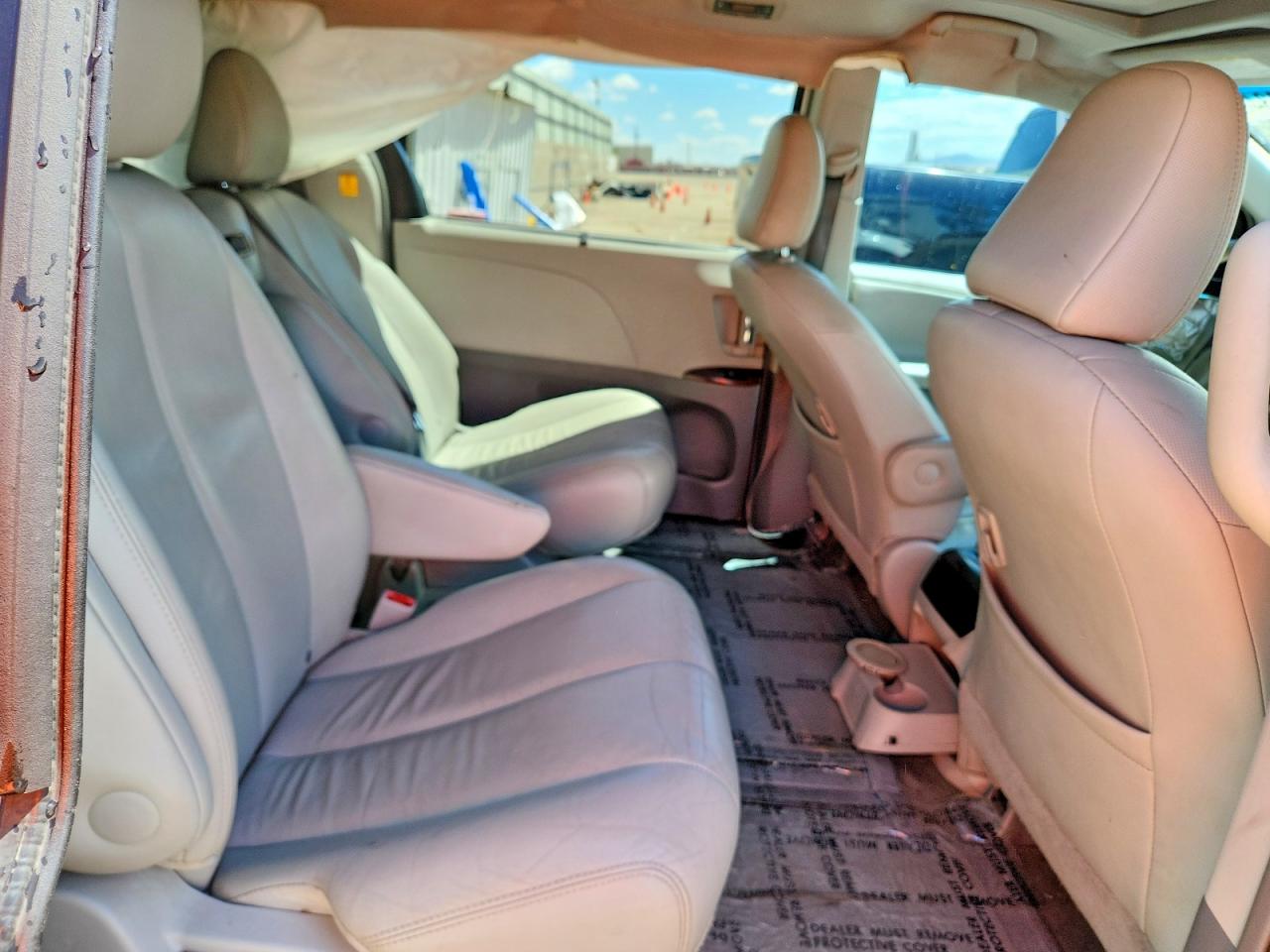 2013 Toyota Sienna Xle 8-passenger White vin: 5TDYK3DC6DS385781