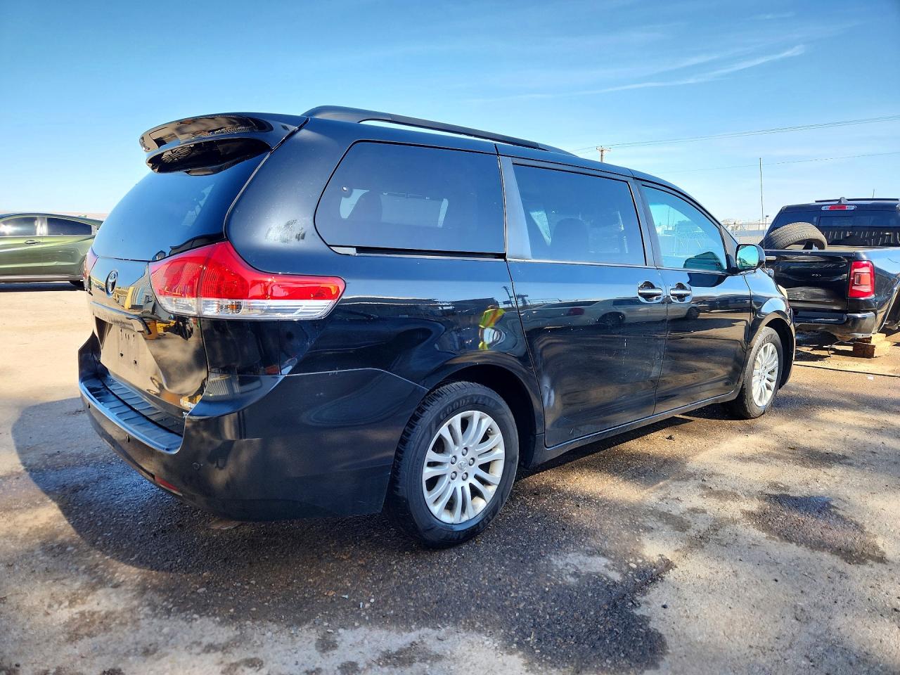 2013 Toyota Sienna Xle 8-passenger Black vin: 5TDYK3DC6DS390740