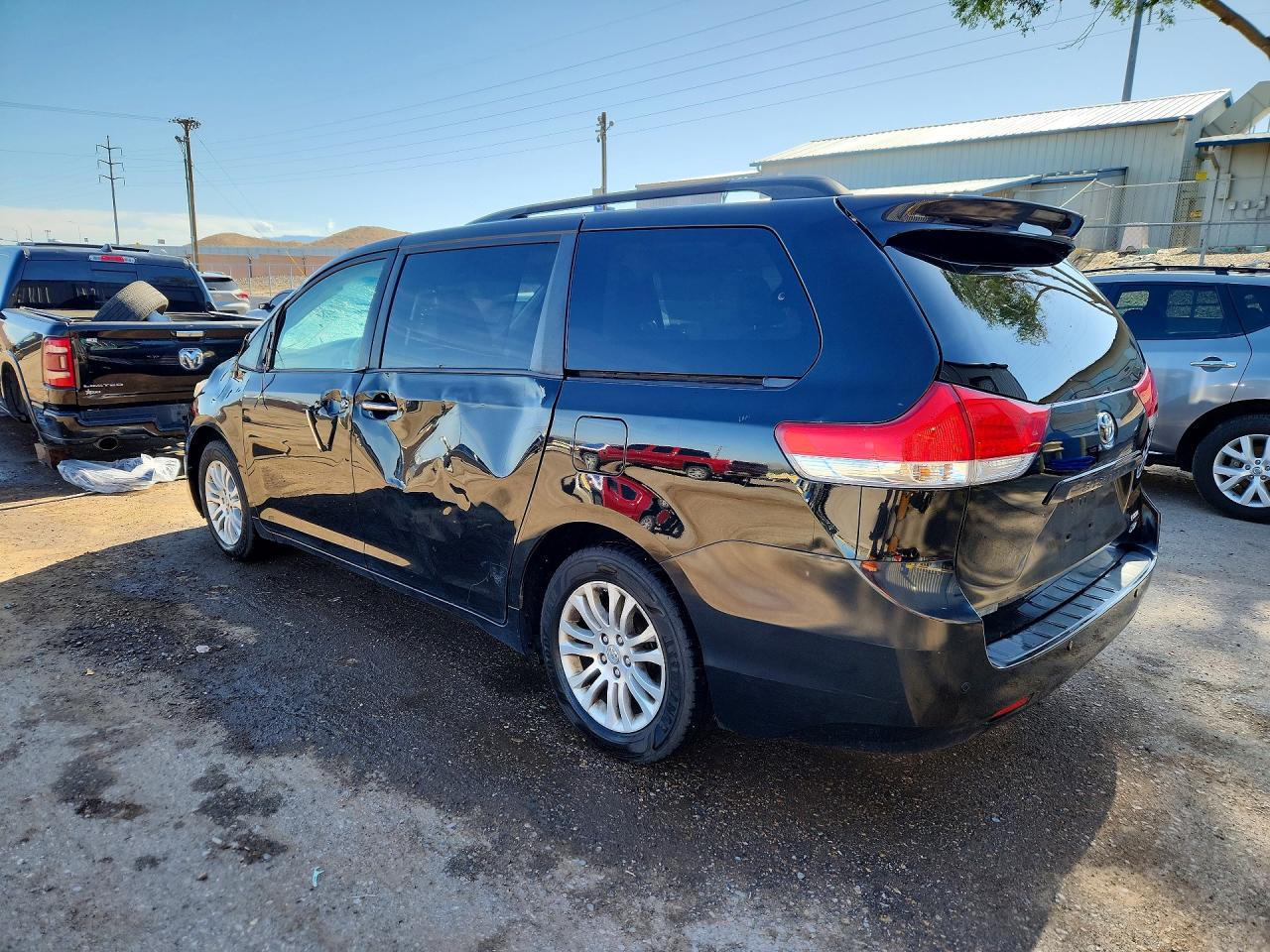 2013 Toyota Sienna Xle 8-passenger Black vin: 5TDYK3DC6DS390740