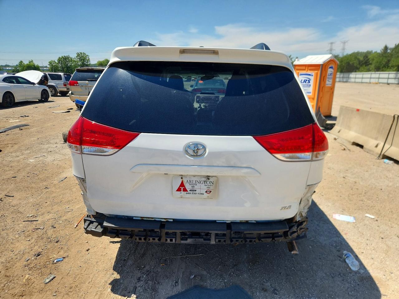 2014 Toyota Sienna Xle 8-passenger White vin: 5TDYK3DC6ES407845