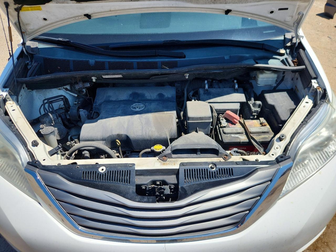 2014 Toyota Sienna Xle 8-passenger White vin: 5TDYK3DC6ES407845