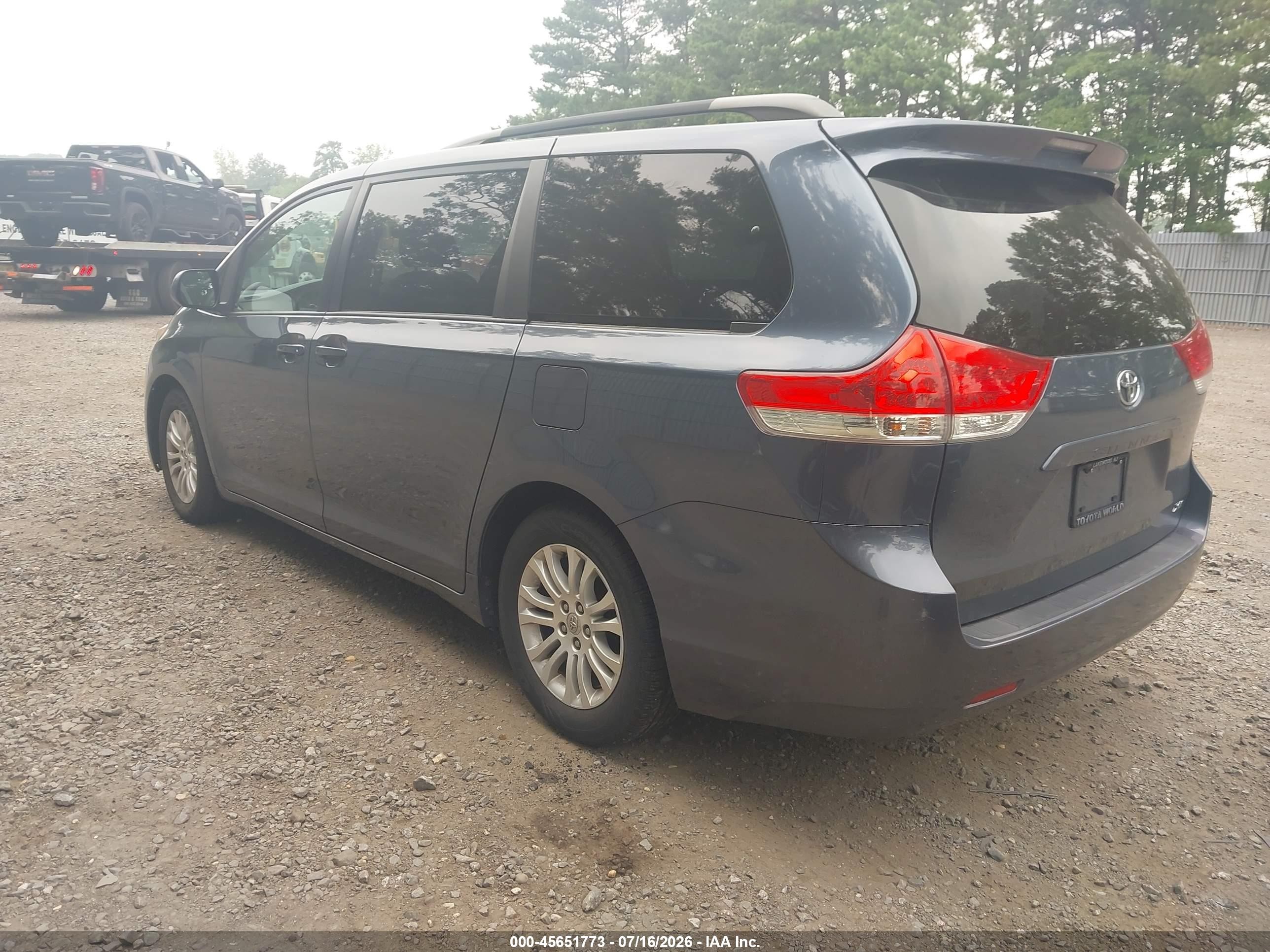 2014 Toyota Sienna Xle V6 8 Passenger Blue vin: 5TDYK3DC6ES436214
