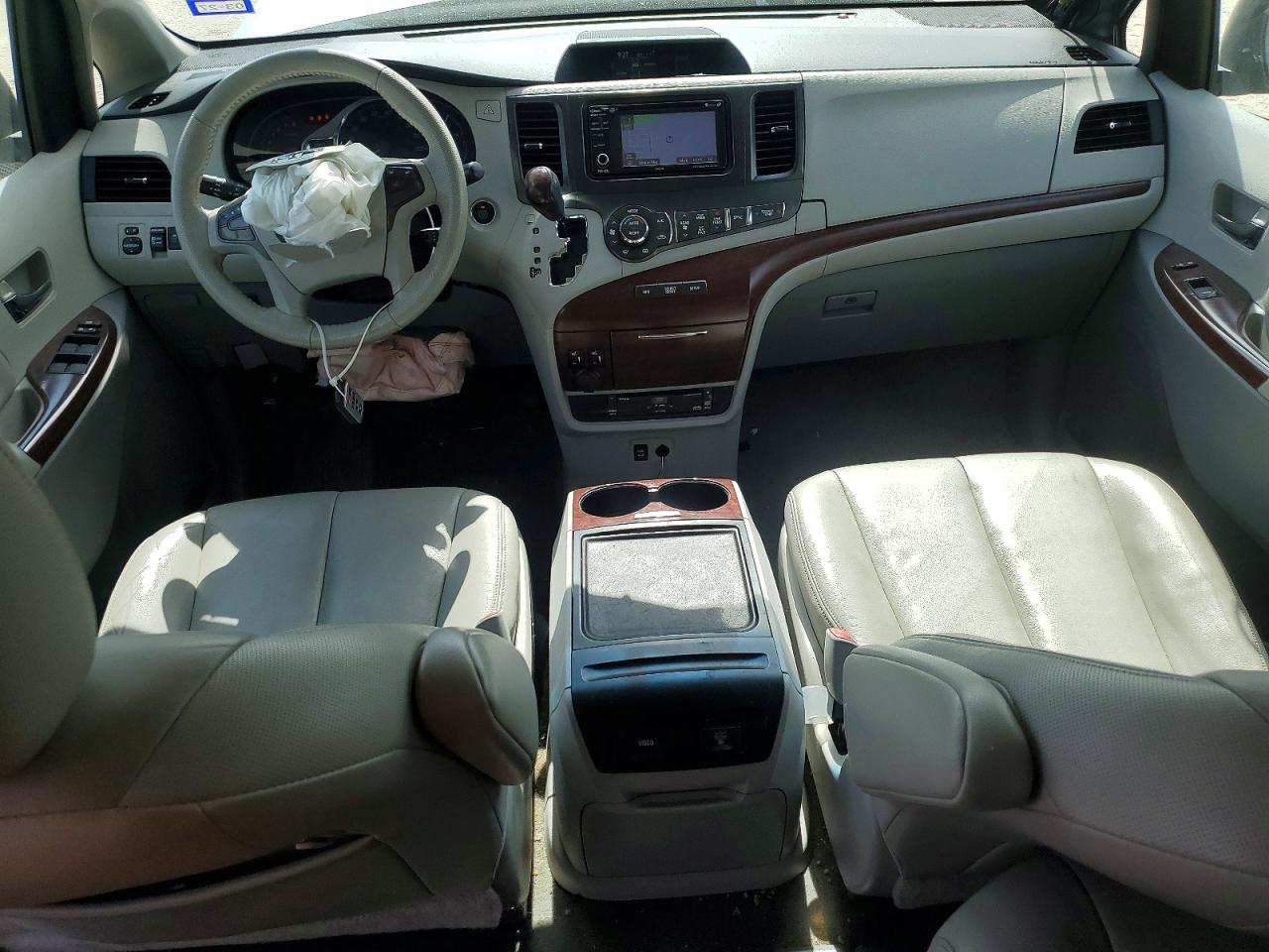 2014 Toyota Sienna Xle 8-passenger Silver vin: 5TDYK3DC6ES451117