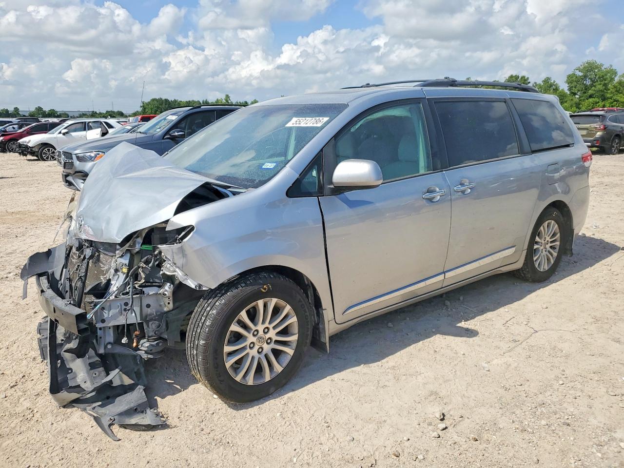 2014 Toyota Sienna Xle 8-passenger Silver vin: 5TDYK3DC6ES451117