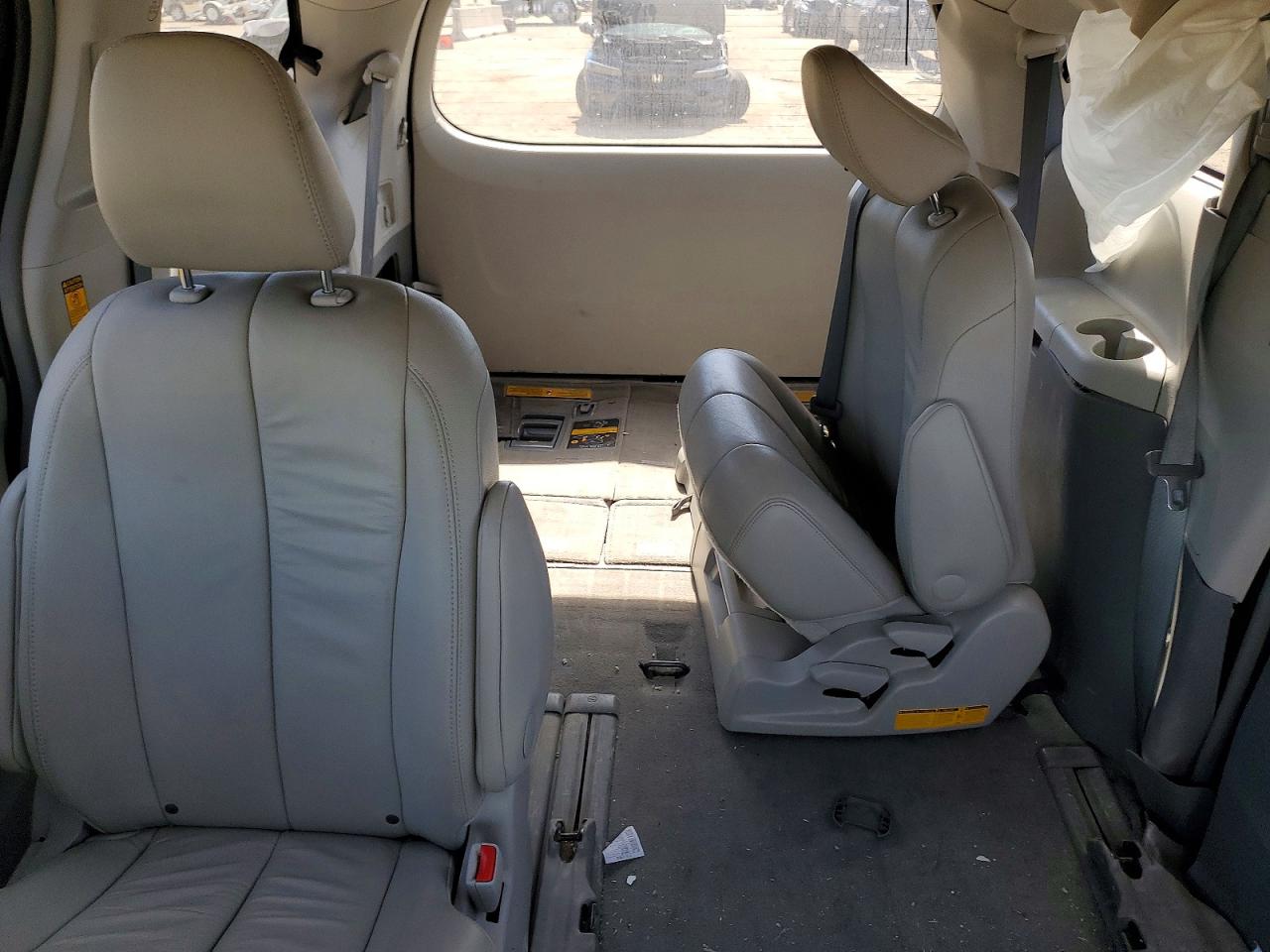 2014 Toyota Sienna Xle 8-passenger Silver vin: 5TDYK3DC6ES451649