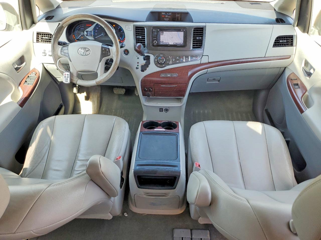 2014 Toyota Sienna Xle 8-passenger Silver vin: 5TDYK3DC6ES451649