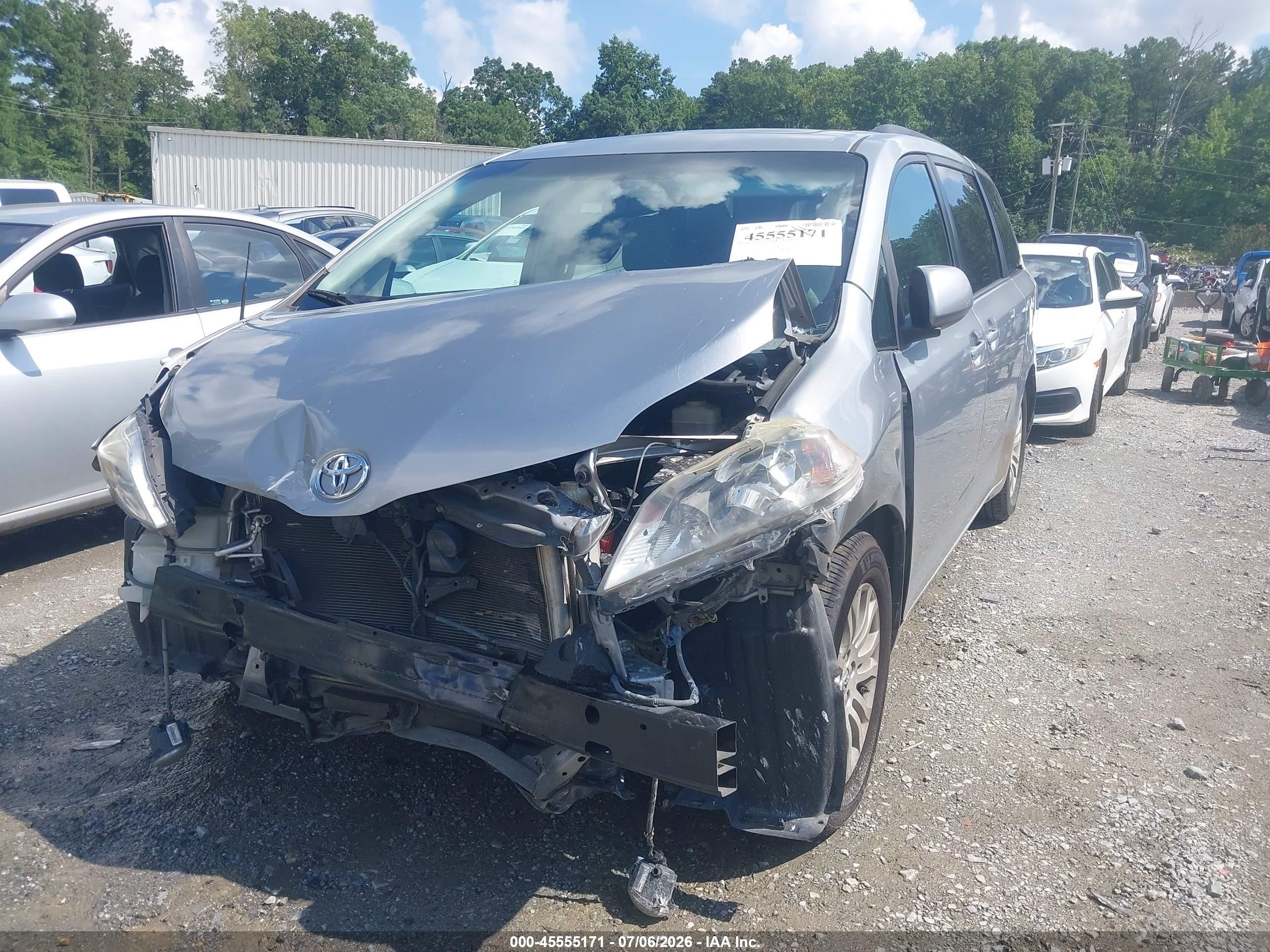 2014 Toyota Sienna Xle V6 8 Passenger Silver vin: 5TDYK3DC6ES454938