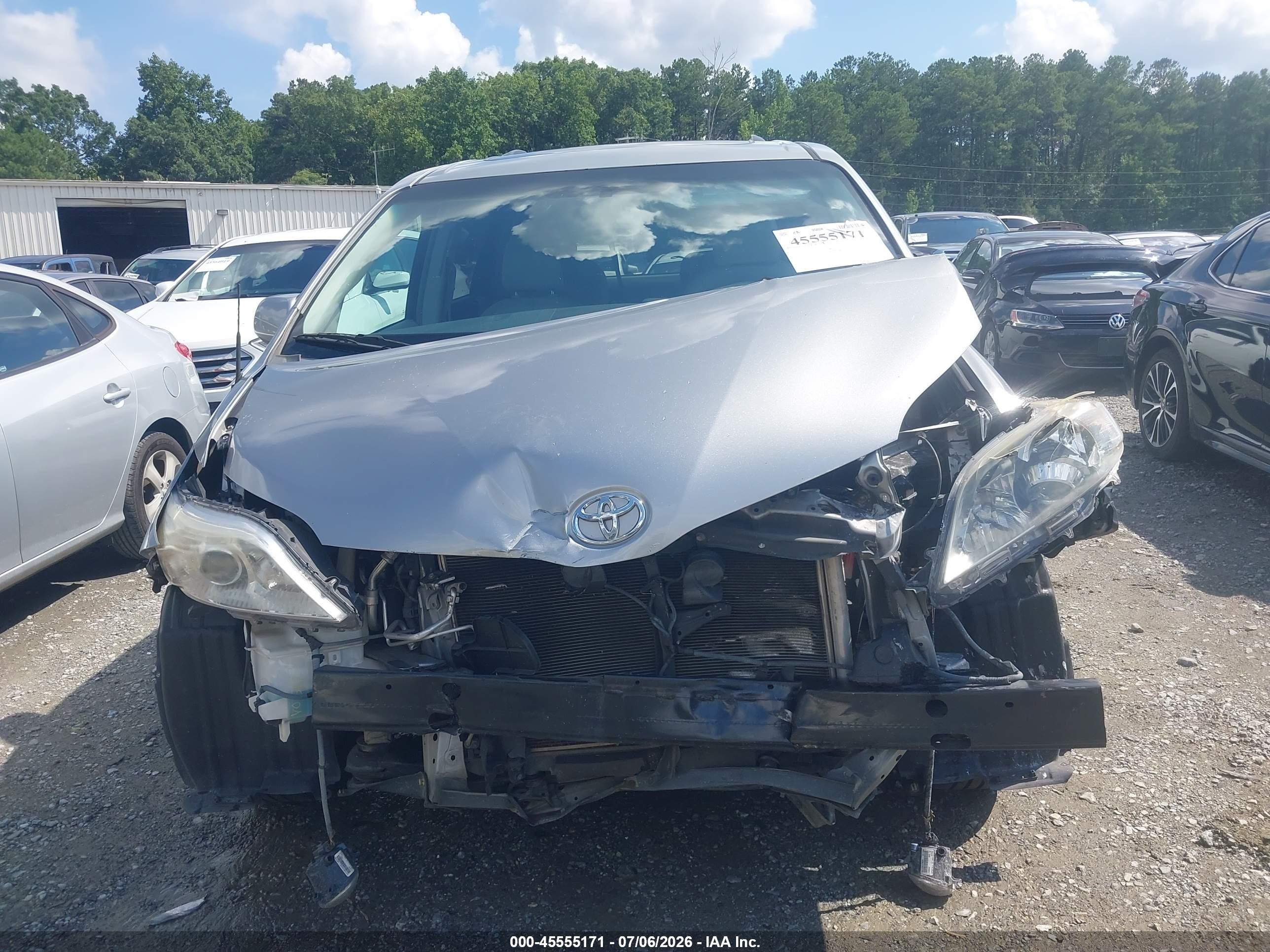 2014 Toyota Sienna Xle V6 8 Passenger Silver vin: 5TDYK3DC6ES454938