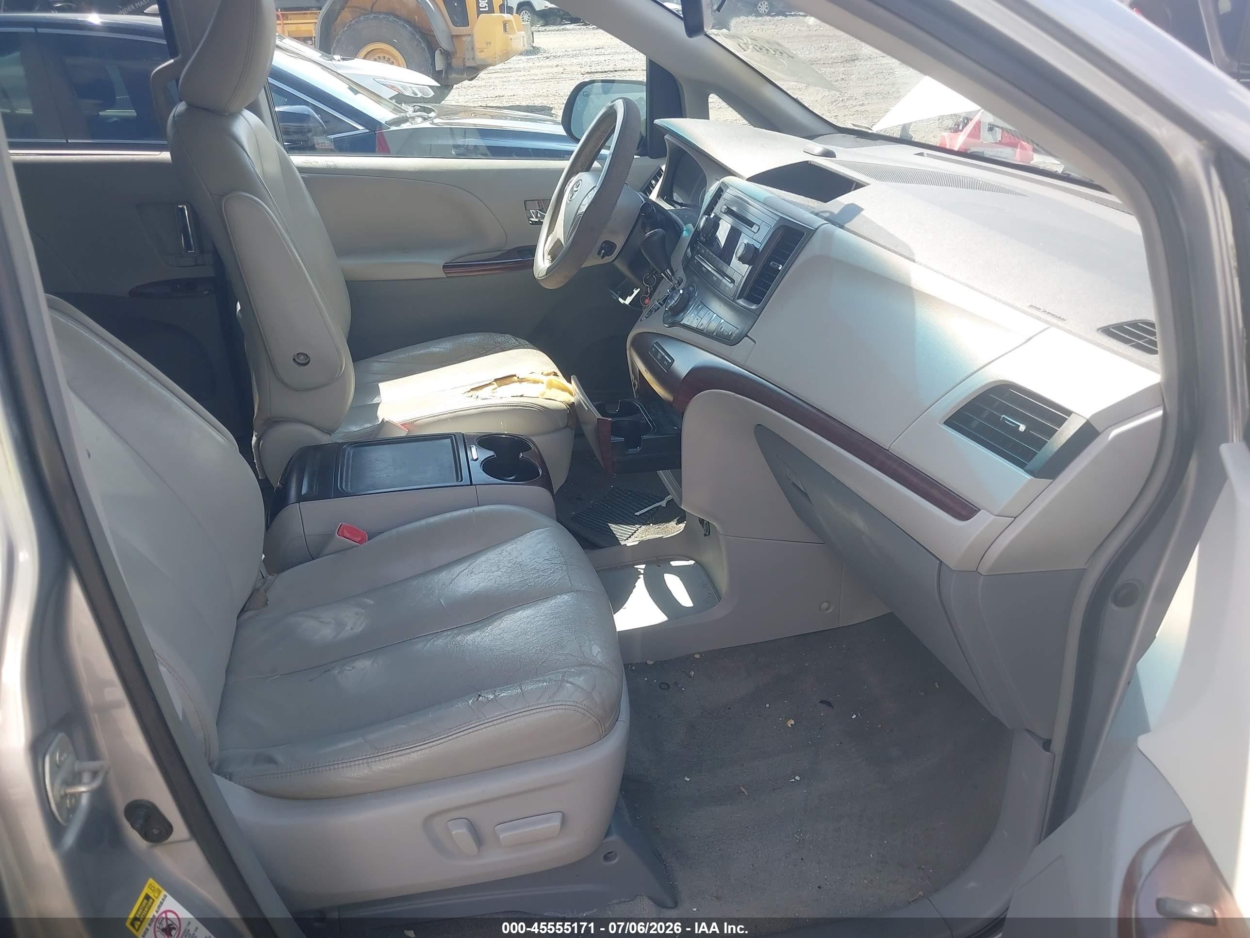 2014 Toyota Sienna Xle V6 8 Passenger Silver vin: 5TDYK3DC6ES454938