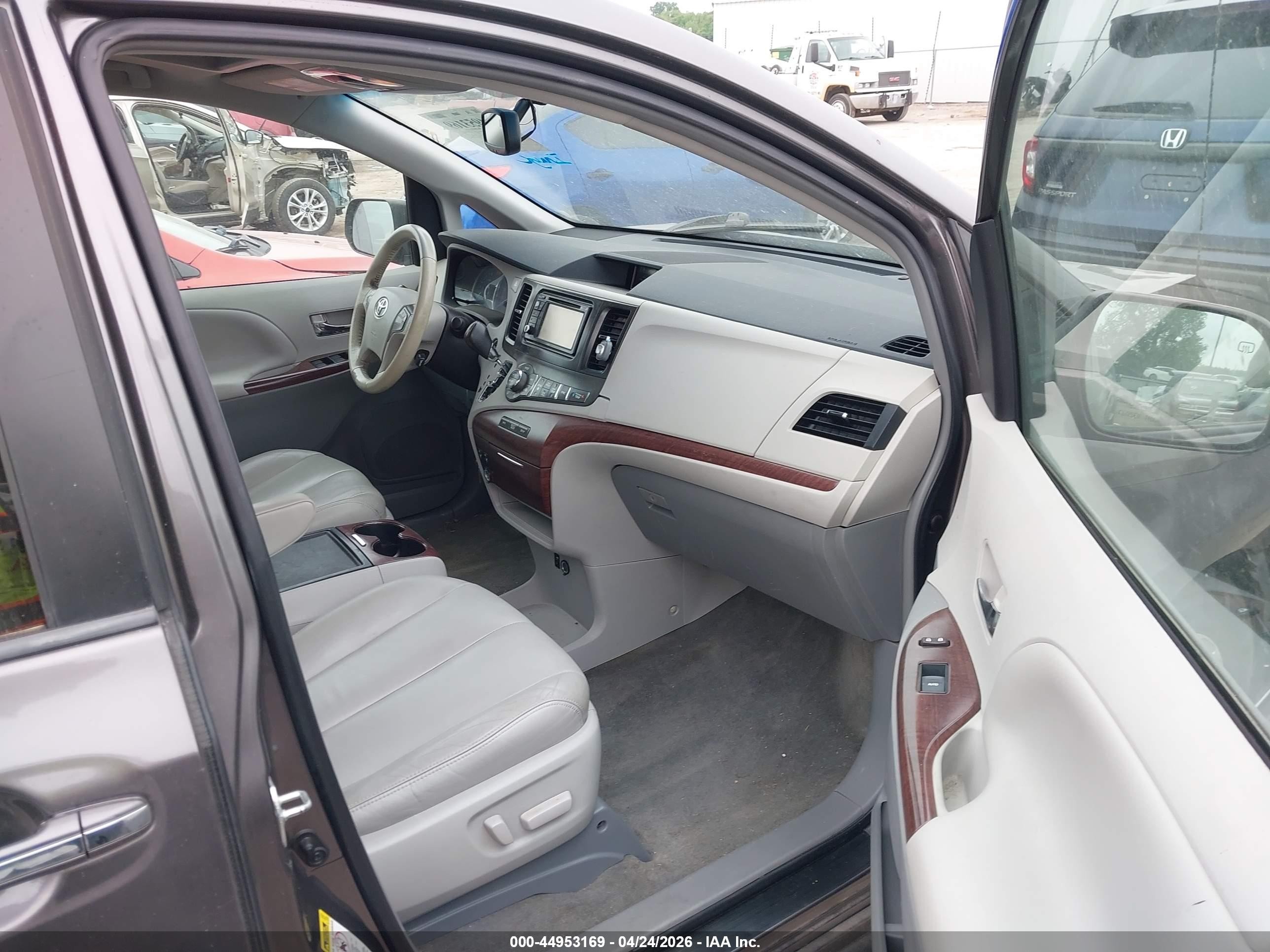 2014 Toyota Sienna Xle V6 8 Passenger Gray vin: 5TDYK3DC6ES456396