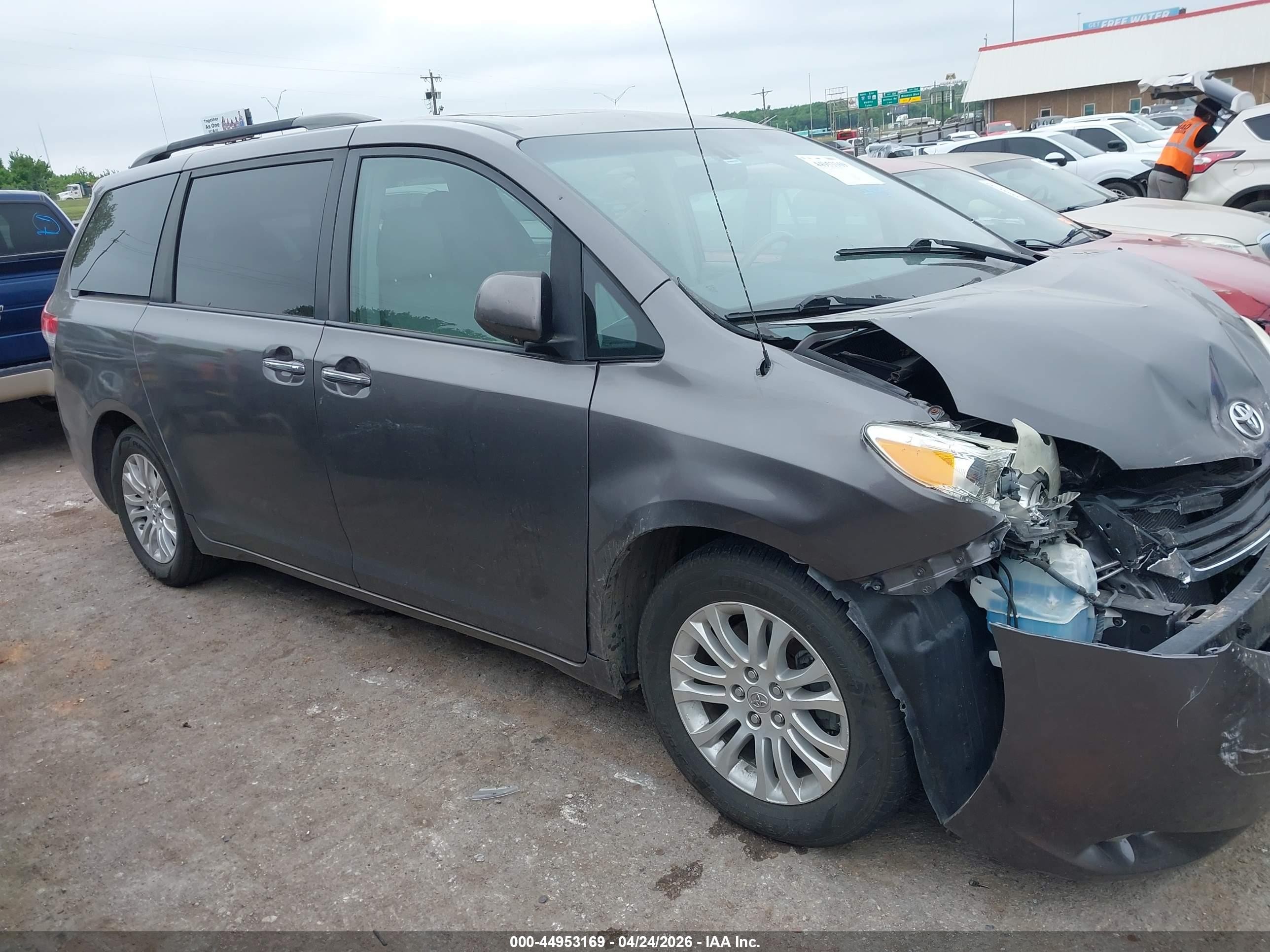 2014 Toyota Sienna Xle V6 8 Passenger Gray vin: 5TDYK3DC6ES456396