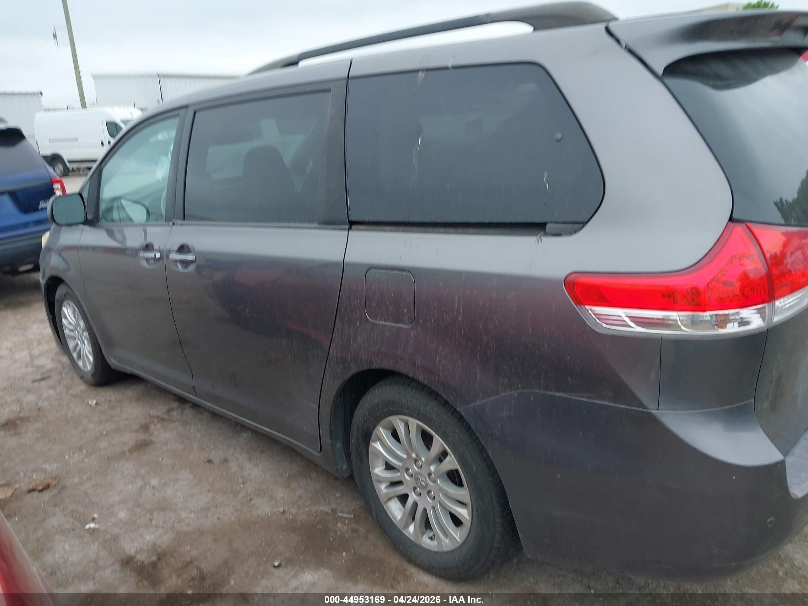 2014 Toyota Sienna Xle V6 8 Passenger Gray vin: 5TDYK3DC6ES456396