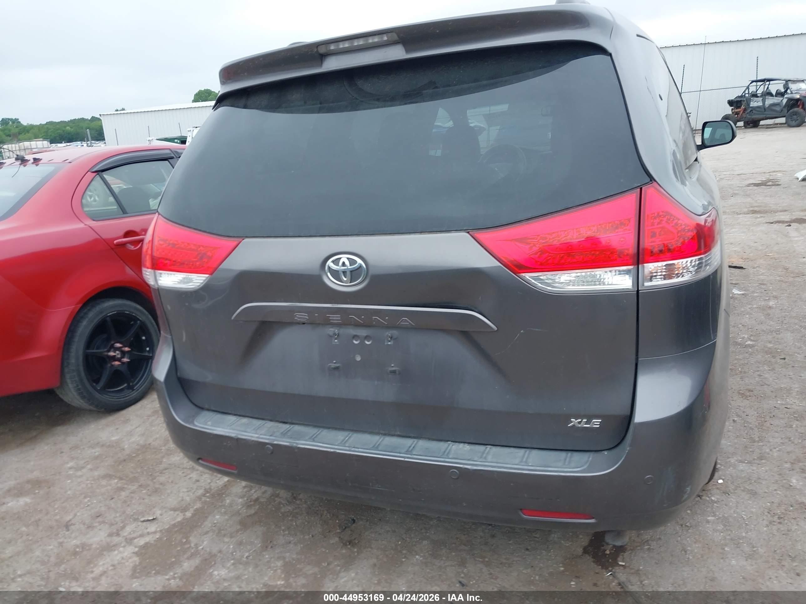 2014 Toyota Sienna Xle V6 8 Passenger Gray vin: 5TDYK3DC6ES456396