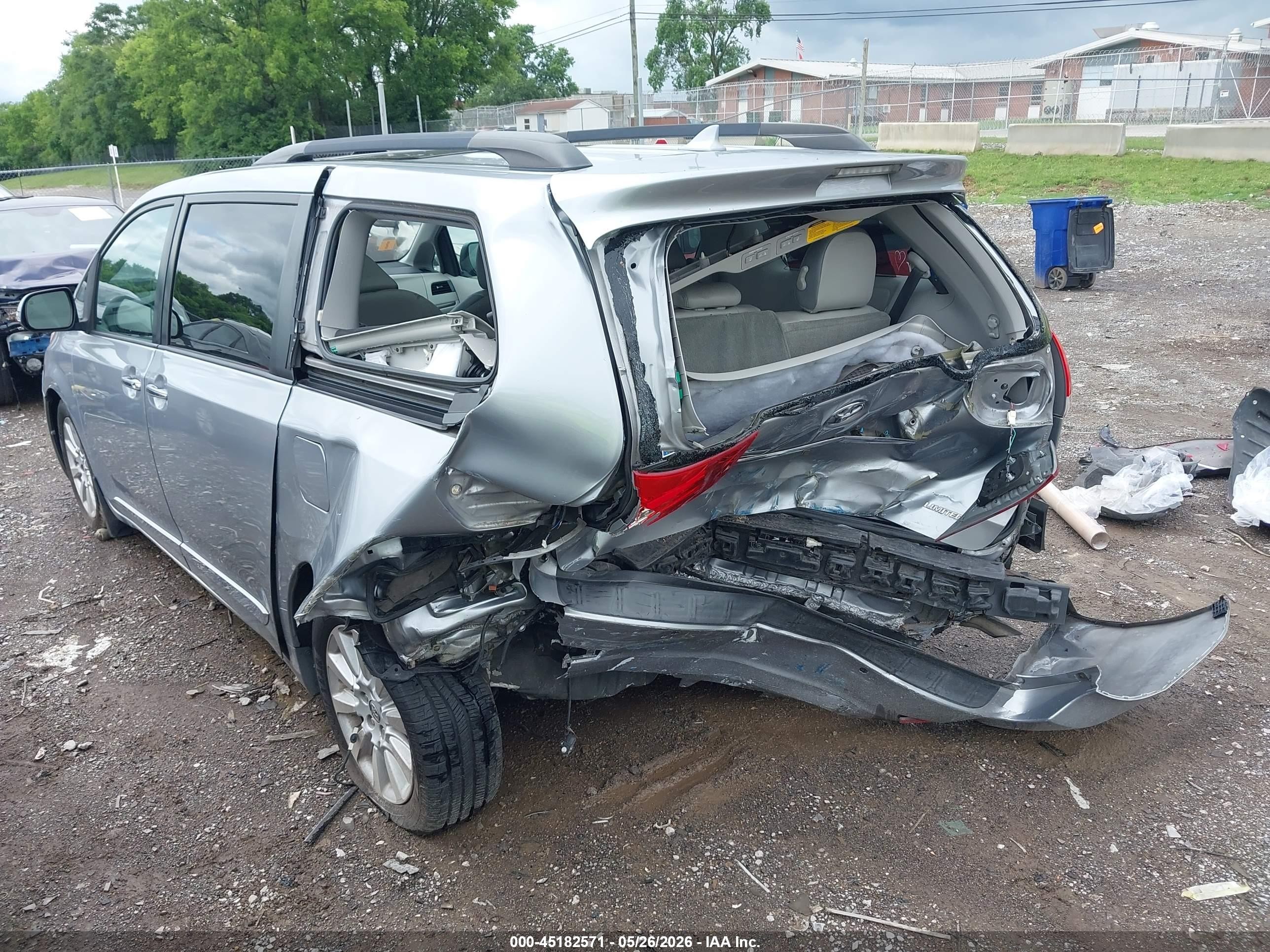 2014 Toyota Sienna Limited V6 7 Passenger Бирюзовый vin: 5TDYK3DC6ES460531