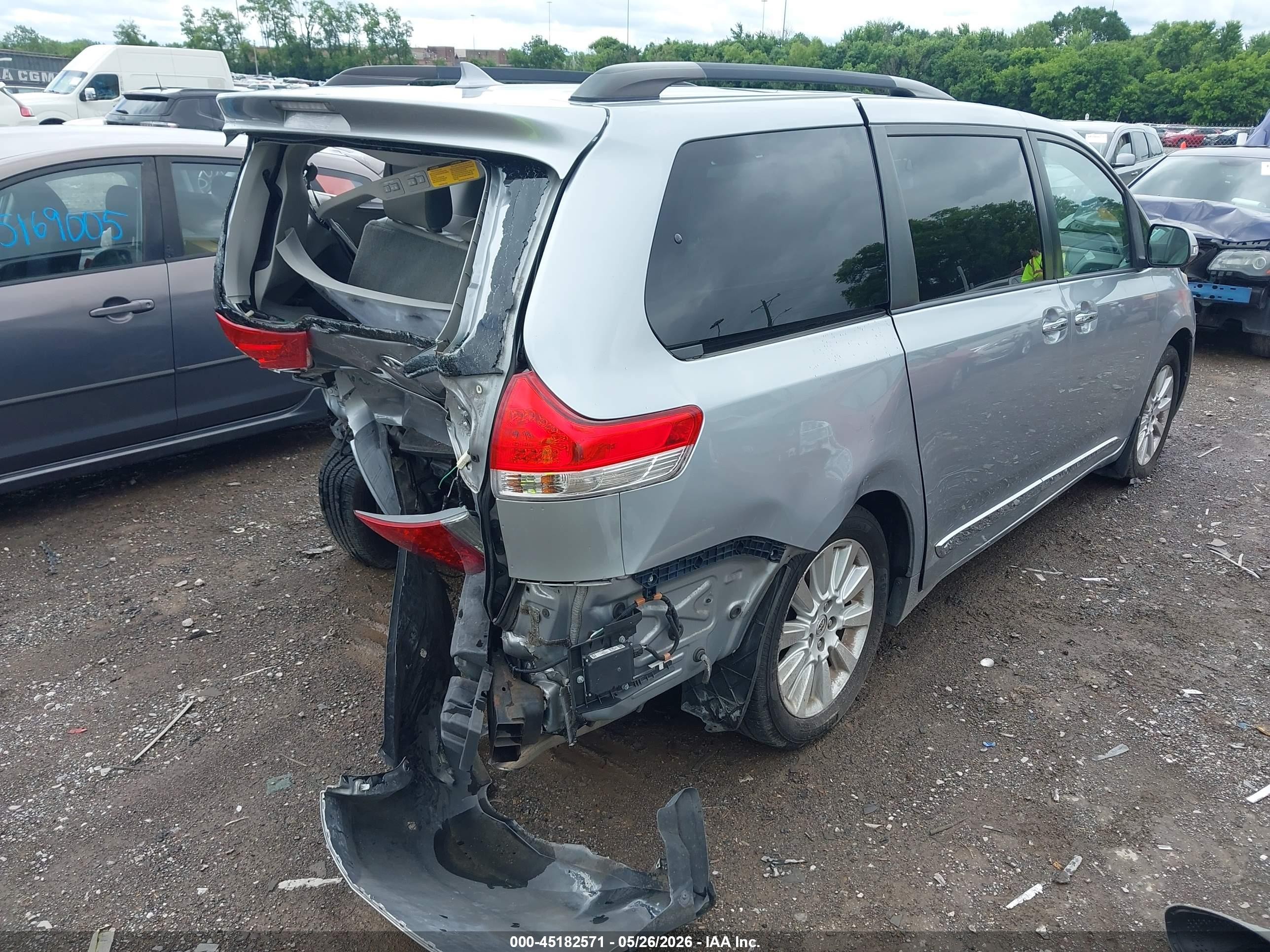 2014 Toyota Sienna Limited V6 7 Passenger Бирюзовый vin: 5TDYK3DC6ES460531