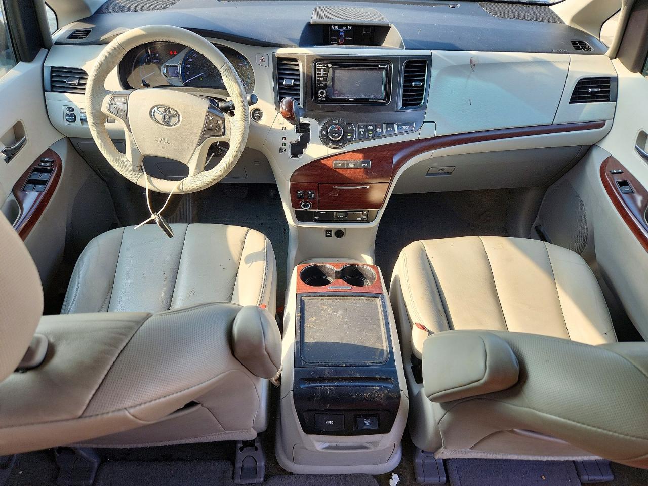 2014 Toyota Sienna Xle 8-passenger Silver vin: 5TDYK3DC6ES462344