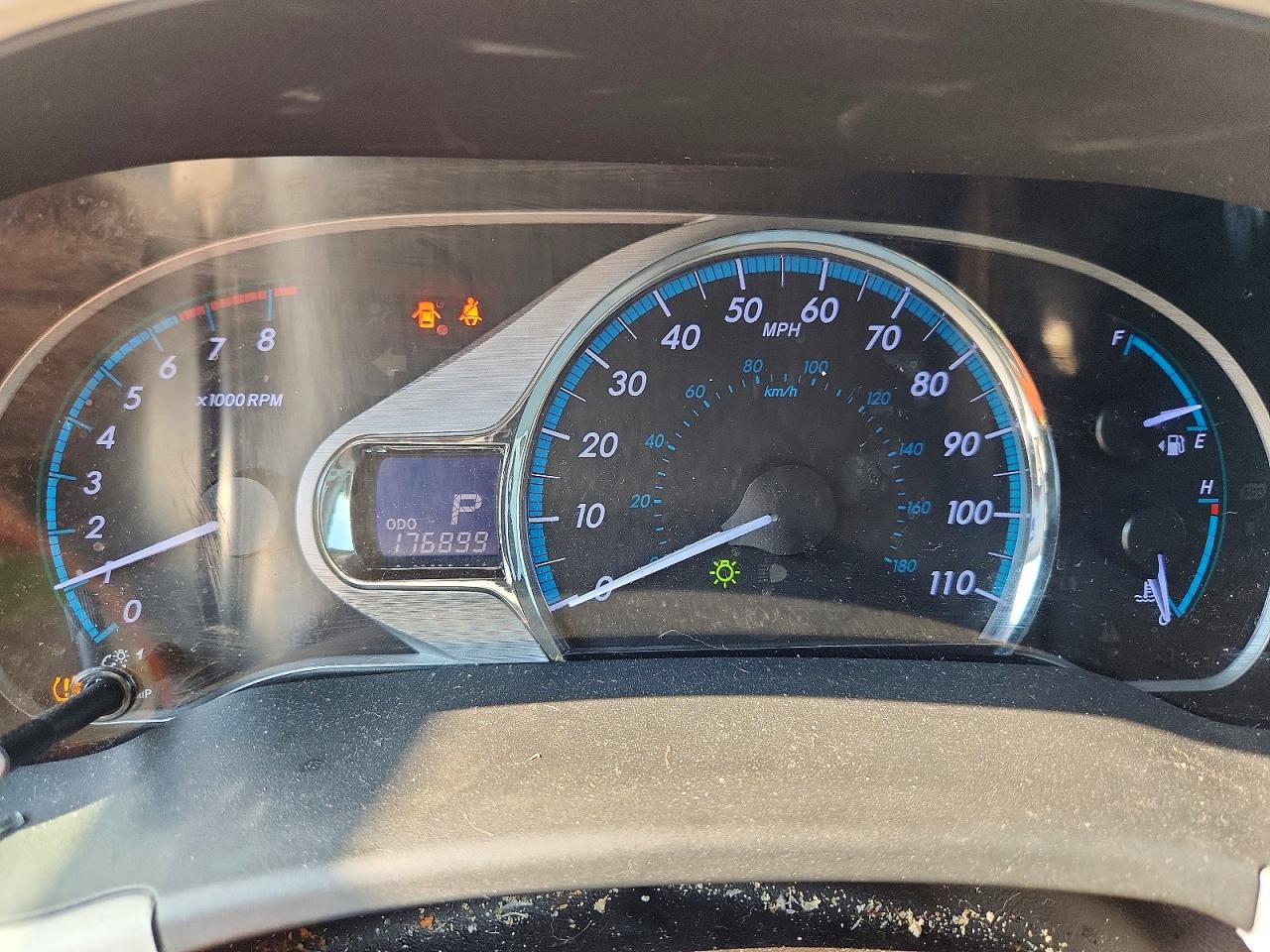 2014 Toyota Sienna Xle 8-passenger Silver vin: 5TDYK3DC6ES462344