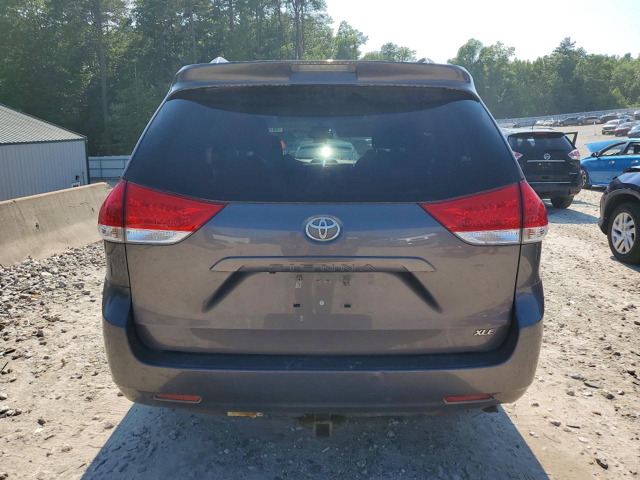 2014 Toyota Sienna Xle 8-passenger Gray vin: 5TDYK3DC6ES490676