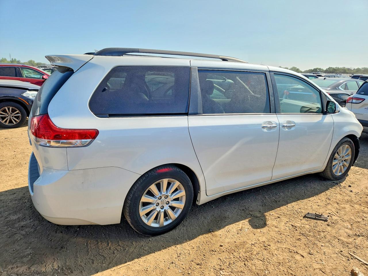 2014 Toyota Sienna Limited 7-passenger White vin: 5TDYK3DC6ES491634