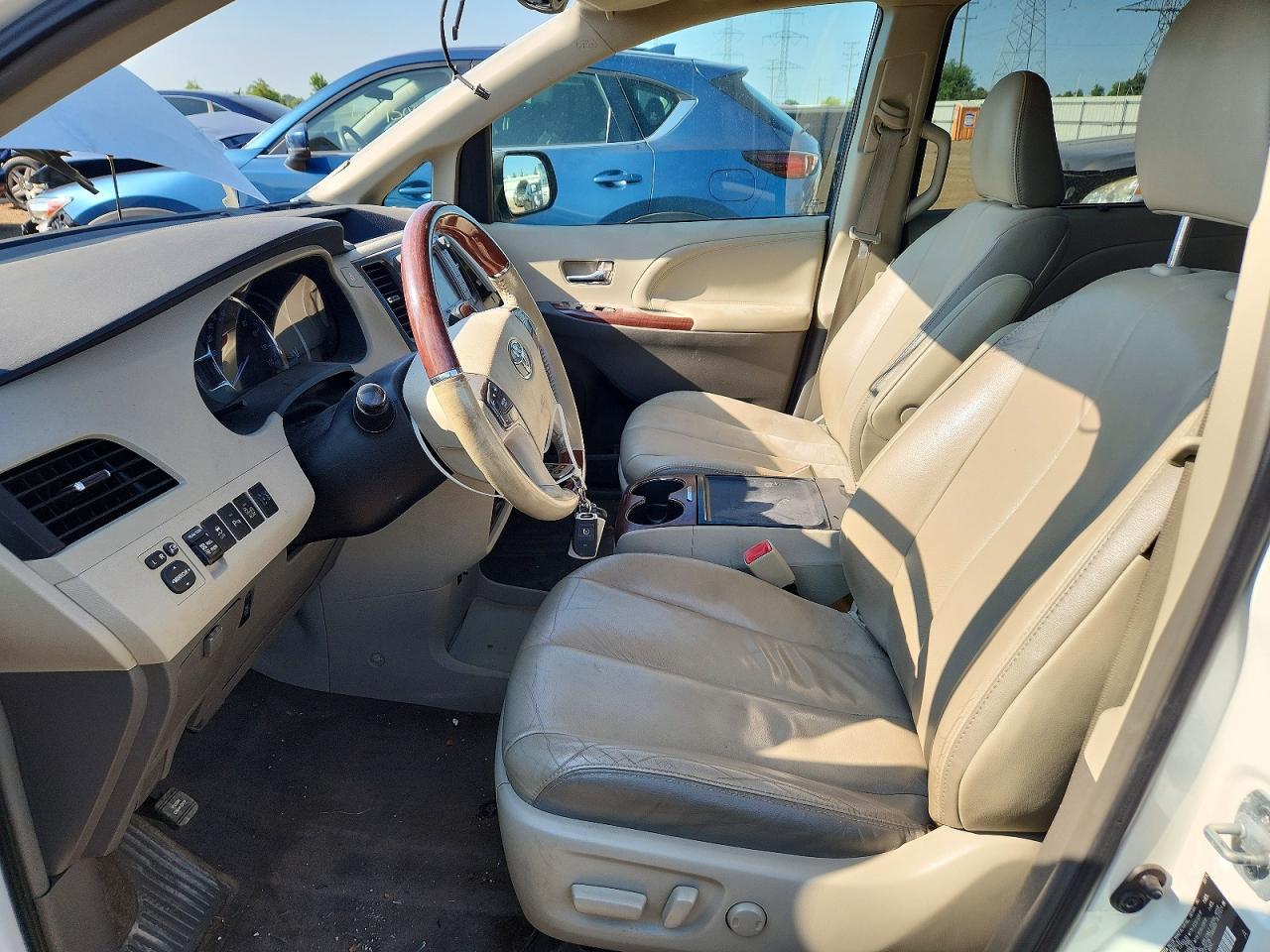 2014 Toyota Sienna Limited 7-passenger White vin: 5TDYK3DC6ES491634