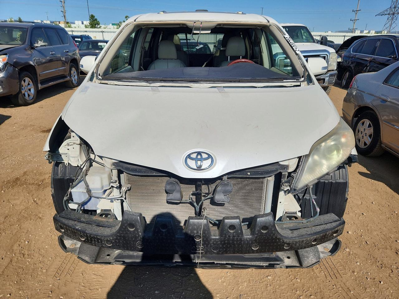2014 Toyota Sienna Limited 7-passenger White vin: 5TDYK3DC6ES491634