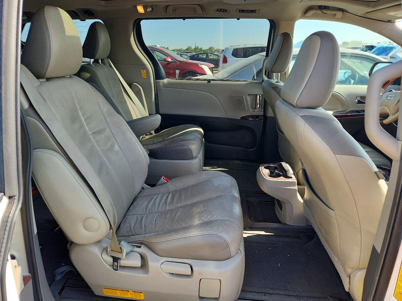 2014 Toyota Sienna Limited 7-passenger White vin: 5TDYK3DC6ES491634