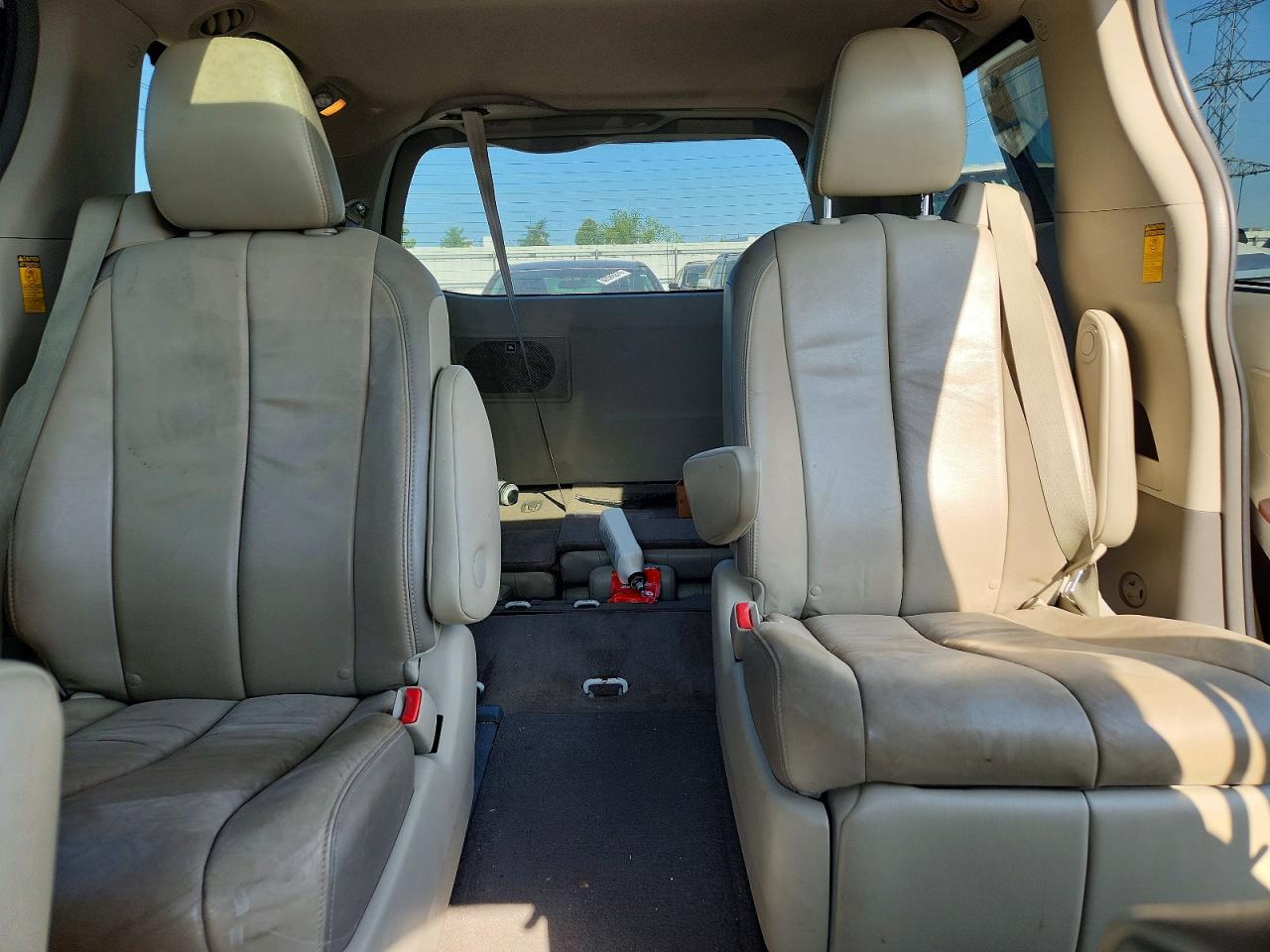2014 Toyota Sienna Limited 7-passenger White vin: 5TDYK3DC6ES491634