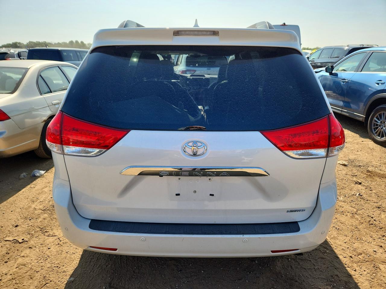 2014 Toyota Sienna Limited 7-passenger White vin: 5TDYK3DC6ES491634