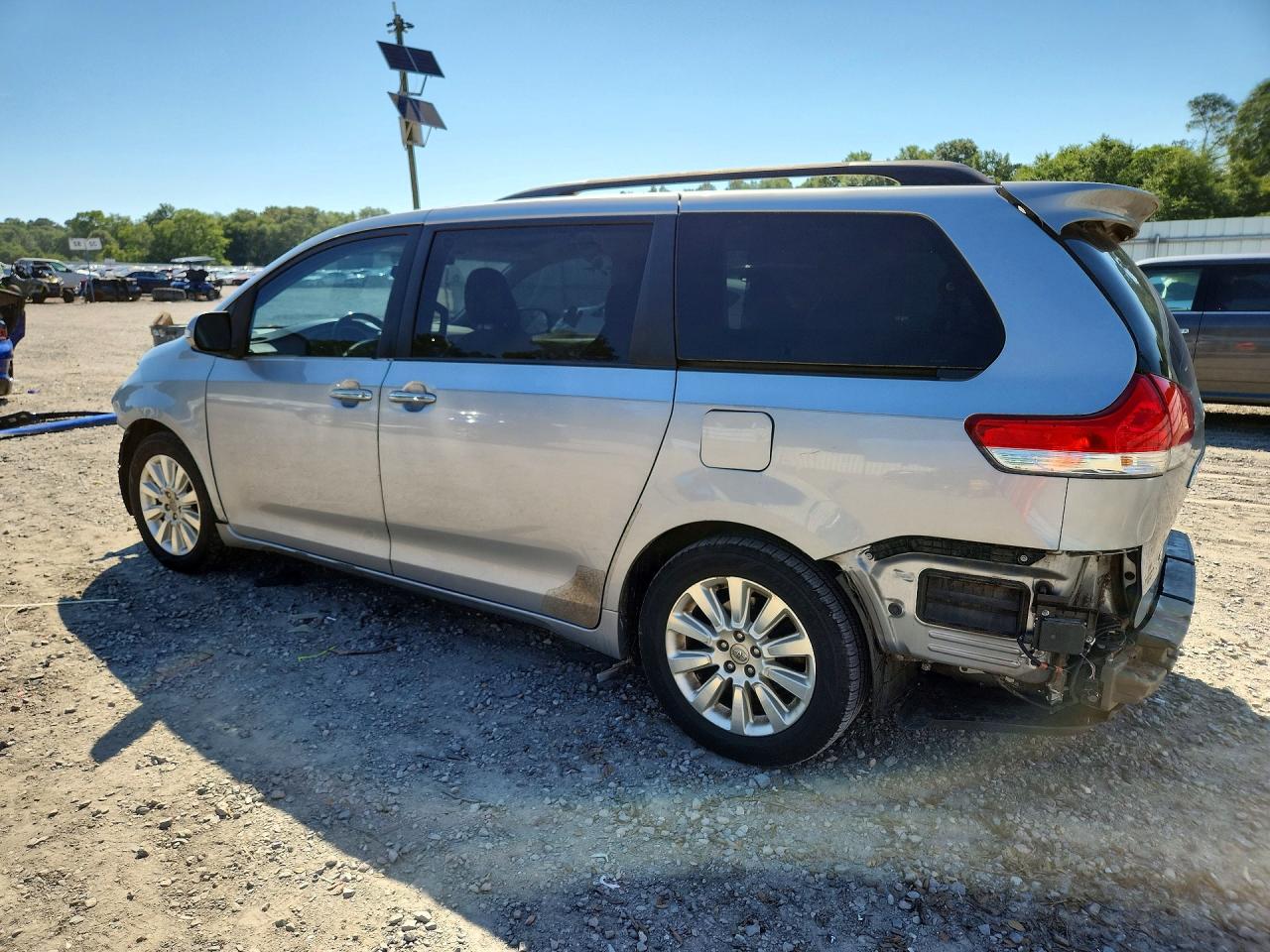 2014 Toyota Sienna Limited 7-passenger Silver vin: 5TDYK3DC6ES493402