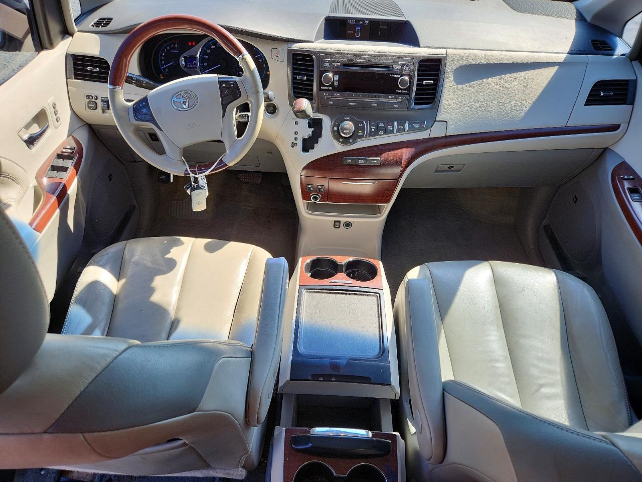 2014 Toyota Sienna Limited 7-passenger Silver vin: 5TDYK3DC6ES493402