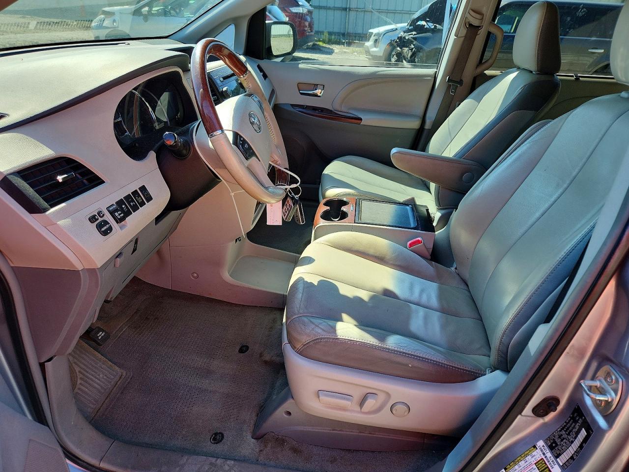 2014 Toyota Sienna Limited 7-passenger Silver vin: 5TDYK3DC6ES493402