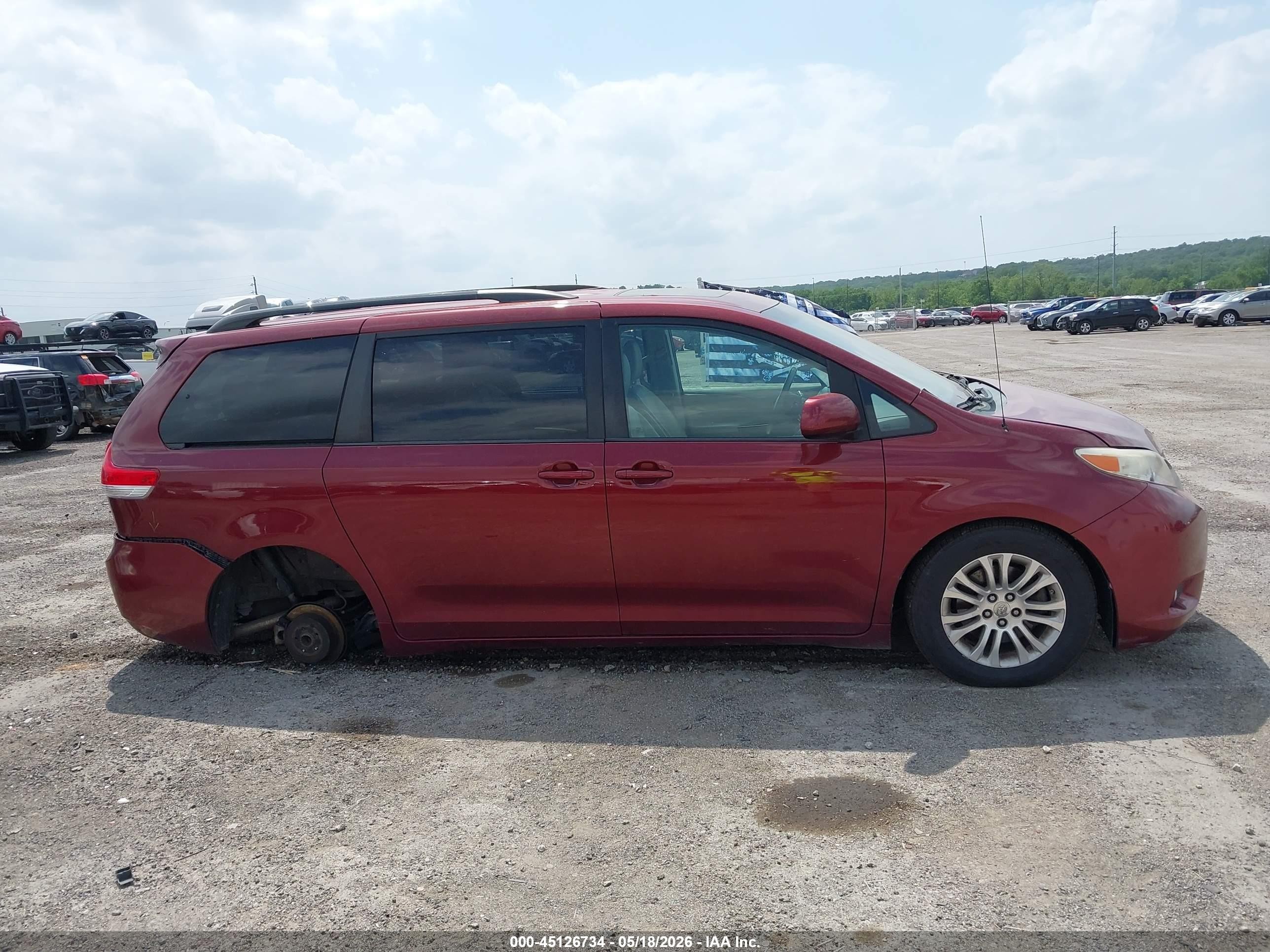 2014 Toyota Sienna Xle V6 8 Passenger Темно-бордовый vin: 5TDYK3DC6ES507766