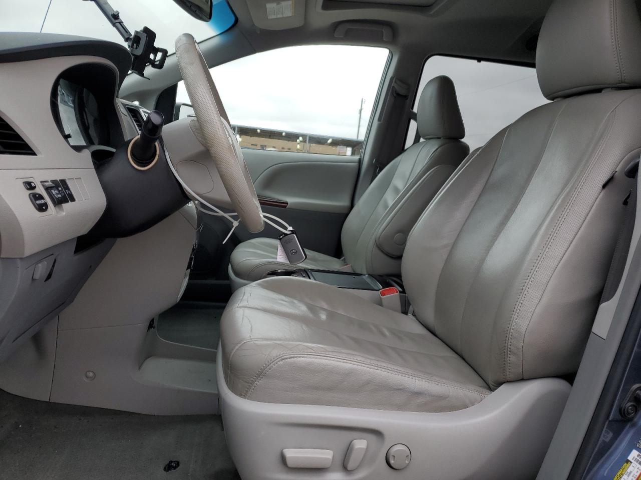 2014 Toyota Sienna Xle 8-passenger Blue vin: 5TDYK3DC6ES508836