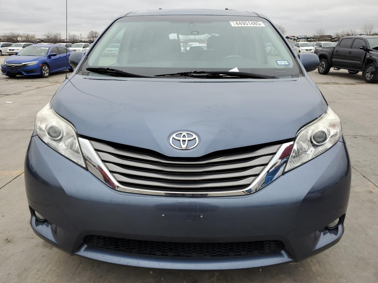 2014 Toyota Sienna Xle 8-passenger Blue vin: 5TDYK3DC6ES508836