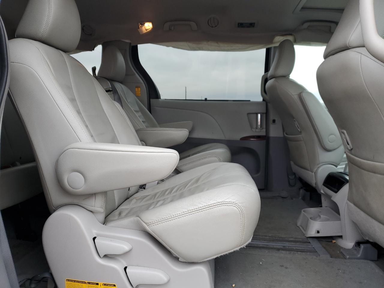 2014 Toyota Sienna Xle 8-passenger Blue vin: 5TDYK3DC6ES508836