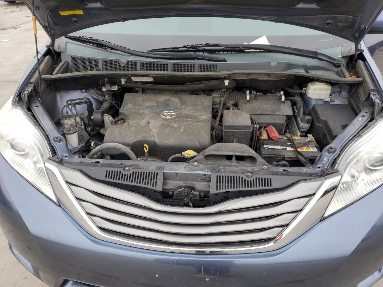 2014 Toyota Sienna Xle 8-passenger Blue vin: 5TDYK3DC6ES508836