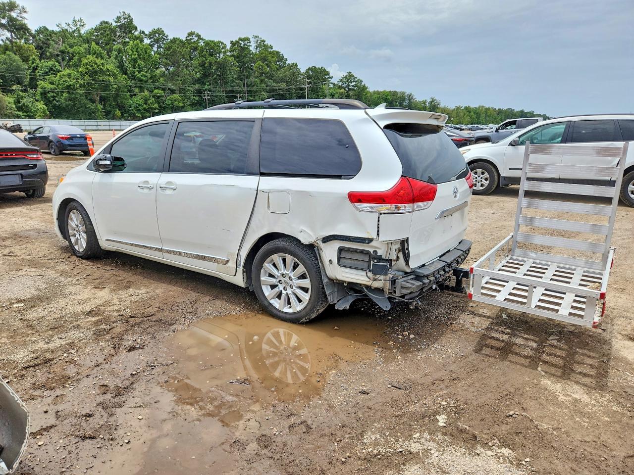 2014 Toyota Sienna Limited 7-passenger White vin: 5TDYK3DC6ES523840