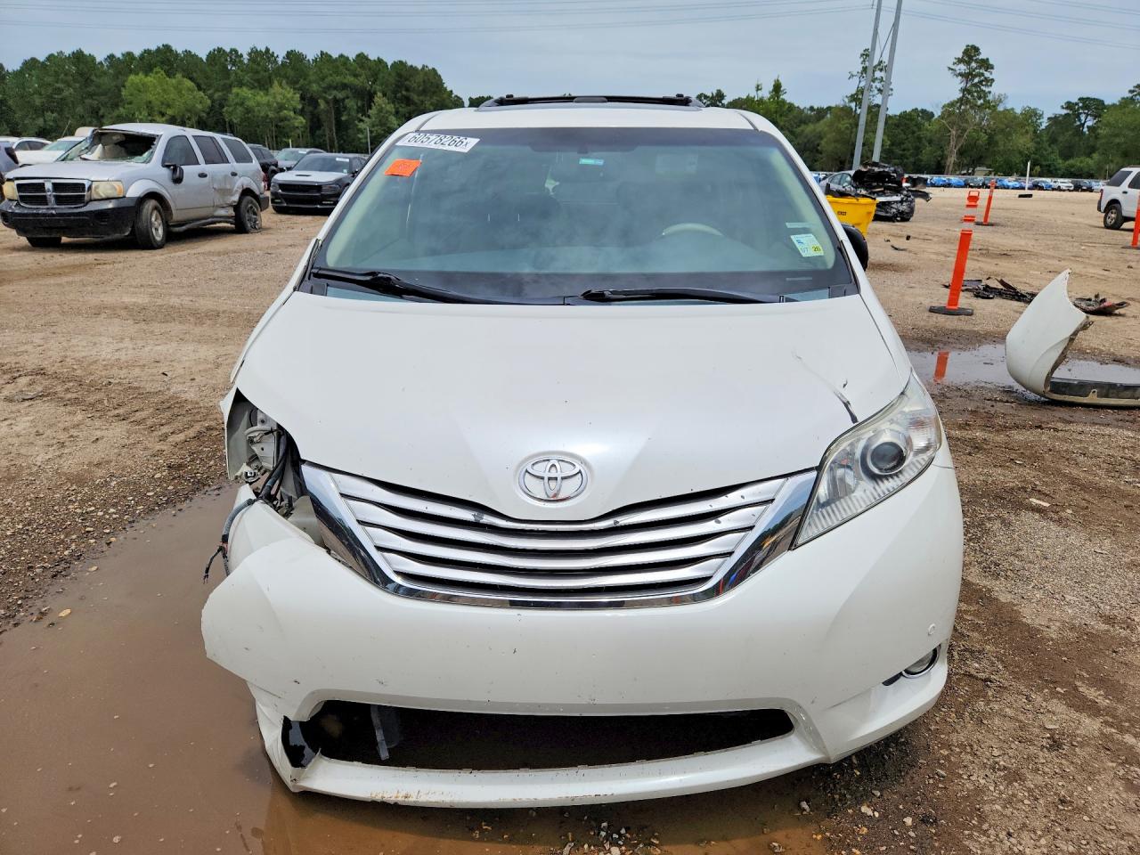 2014 Toyota Sienna Limited 7-passenger White vin: 5TDYK3DC6ES523840