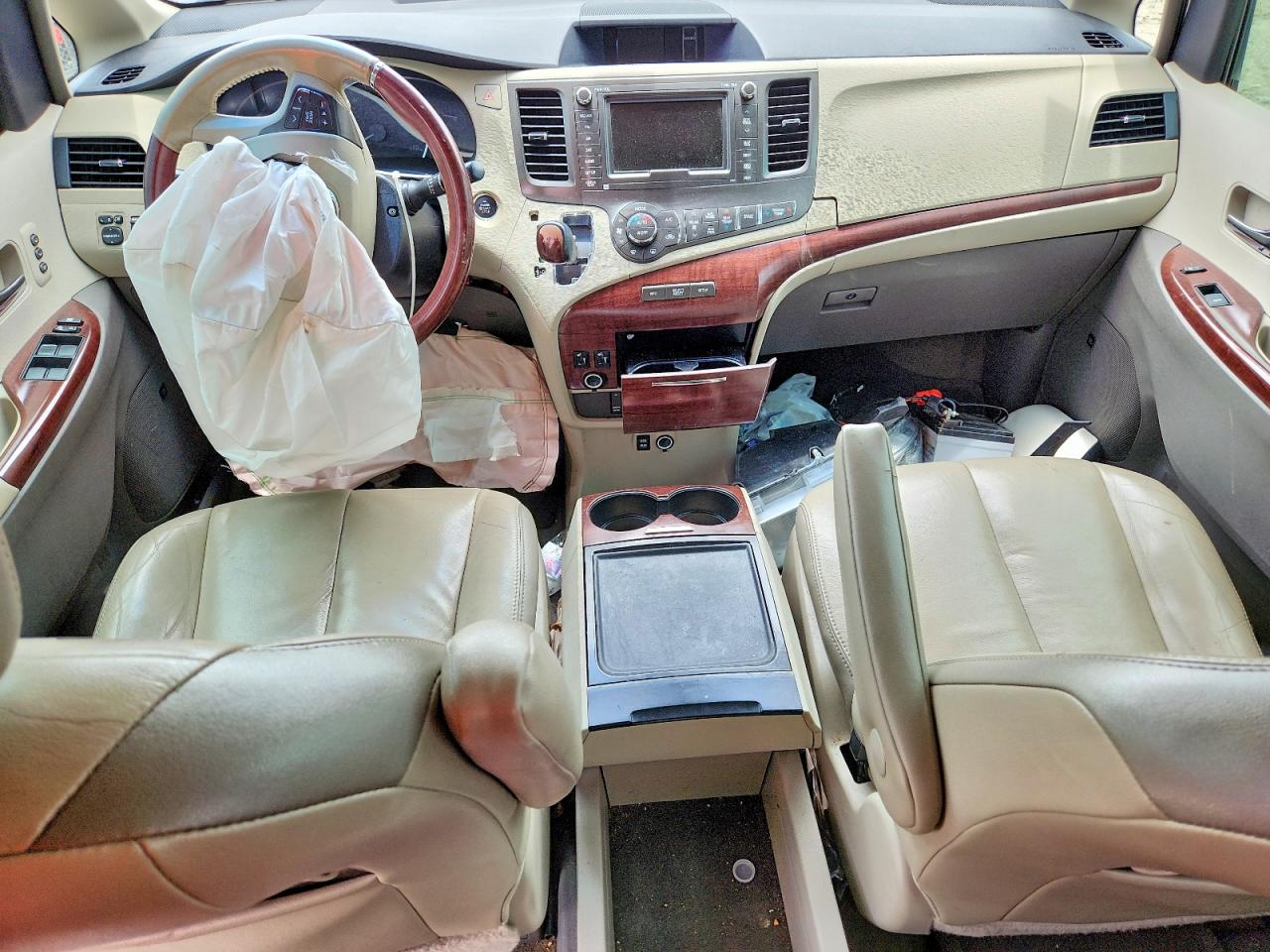 2014 Toyota Sienna Limited 7-passenger White vin: 5TDYK3DC6ES523840