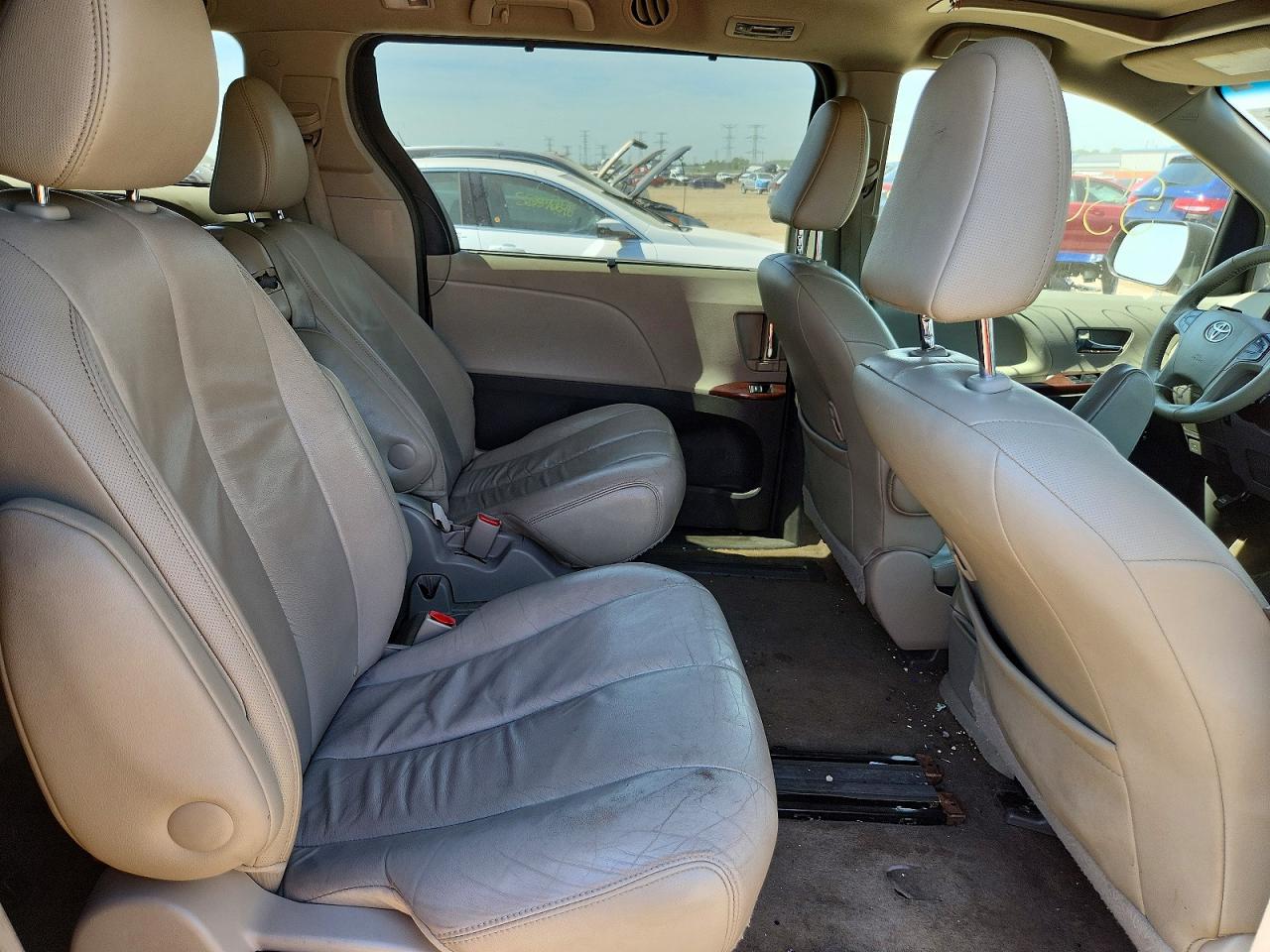 2014 Toyota Sienna Xle 8-passenger Maroon vin: 5TDYK3DC6ES526494