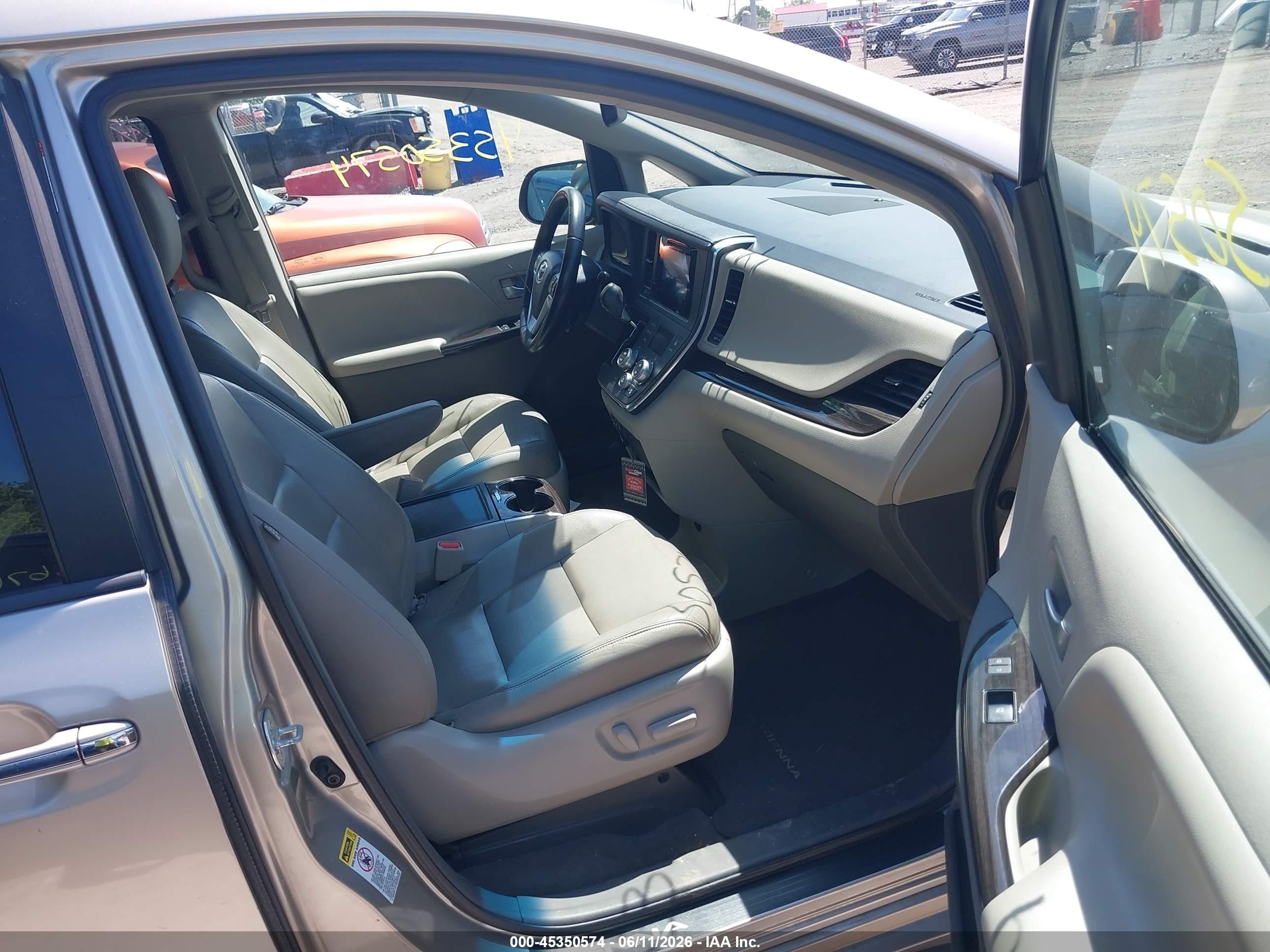 2015 Toyota Sienna Xle 8 Passenger Silver vin: 5TDYK3DC6FS527808