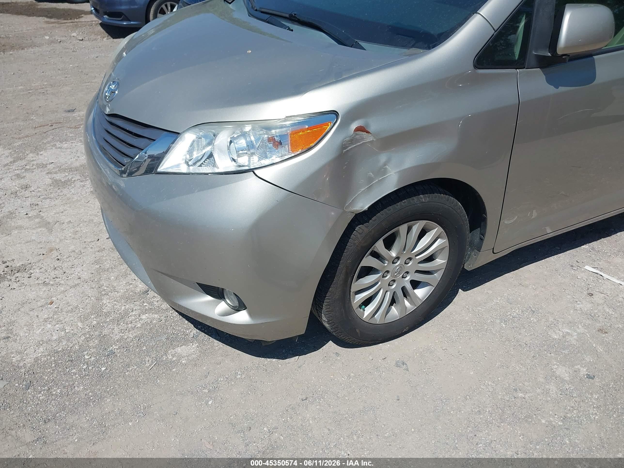 2015 Toyota Sienna Xle 8 Passenger Silver vin: 5TDYK3DC6FS527808