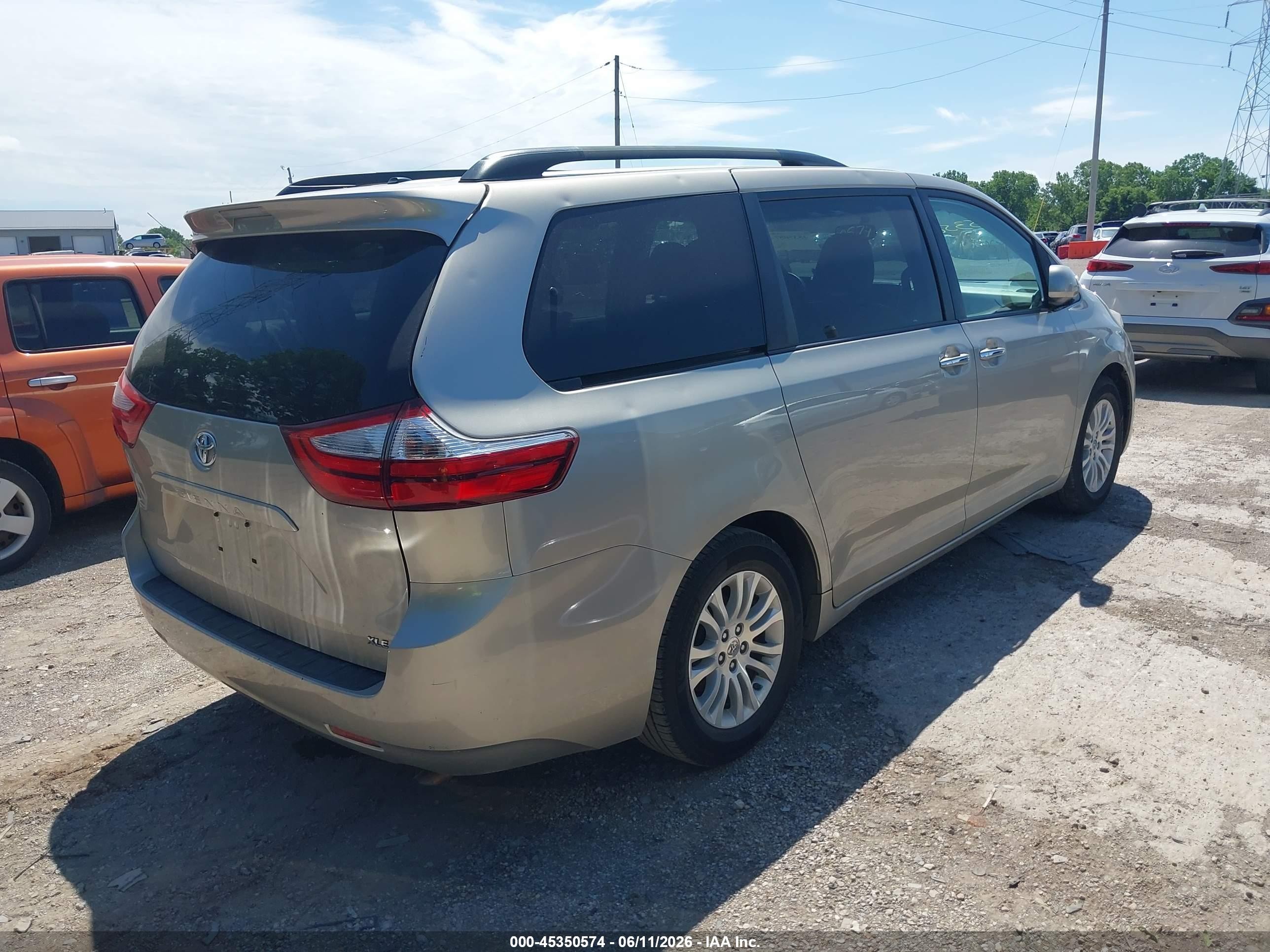 2015 Toyota Sienna Xle 8 Passenger Silver vin: 5TDYK3DC6FS527808