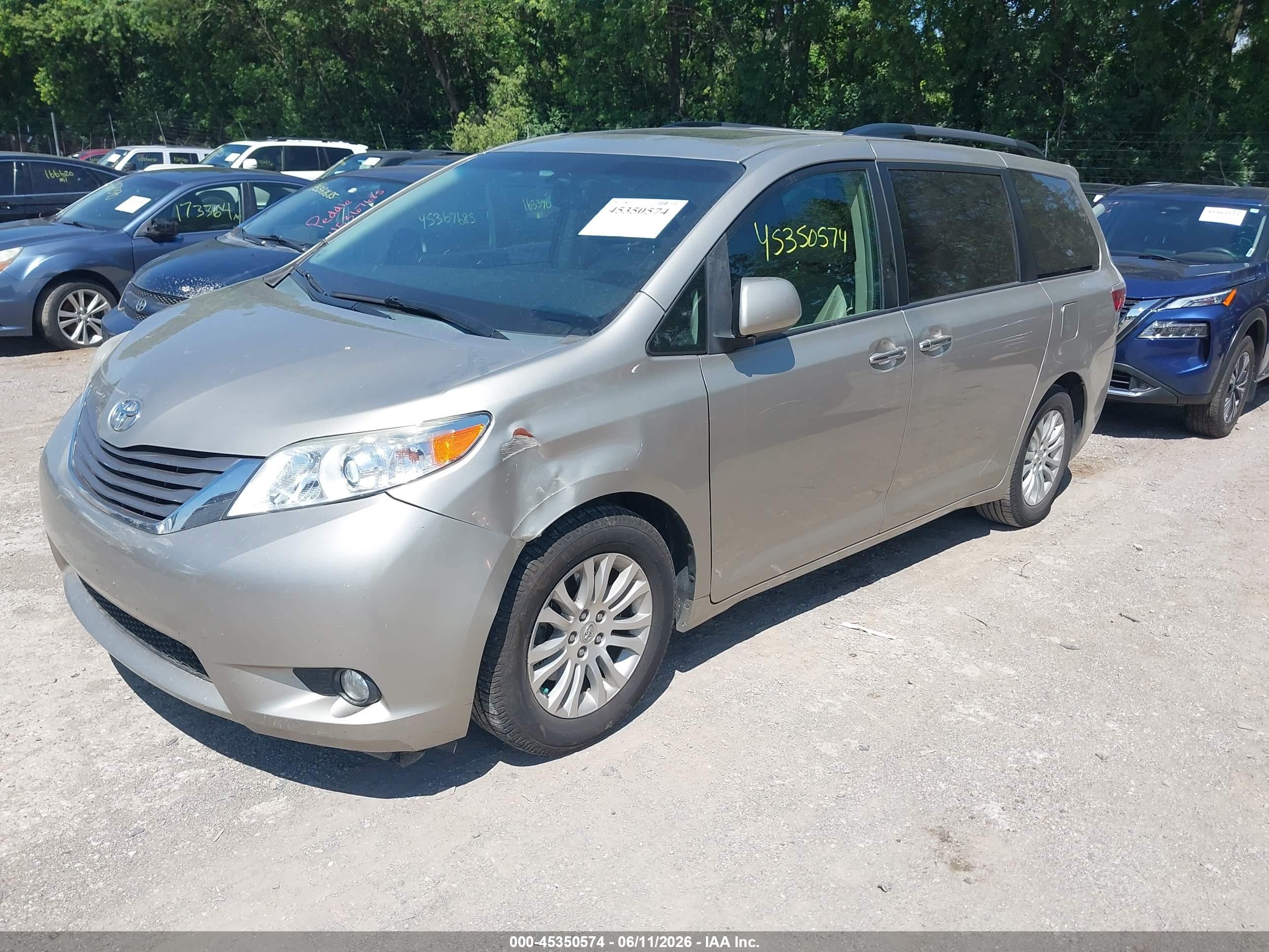 2015 Toyota Sienna Xle 8 Passenger Silver vin: 5TDYK3DC6FS527808