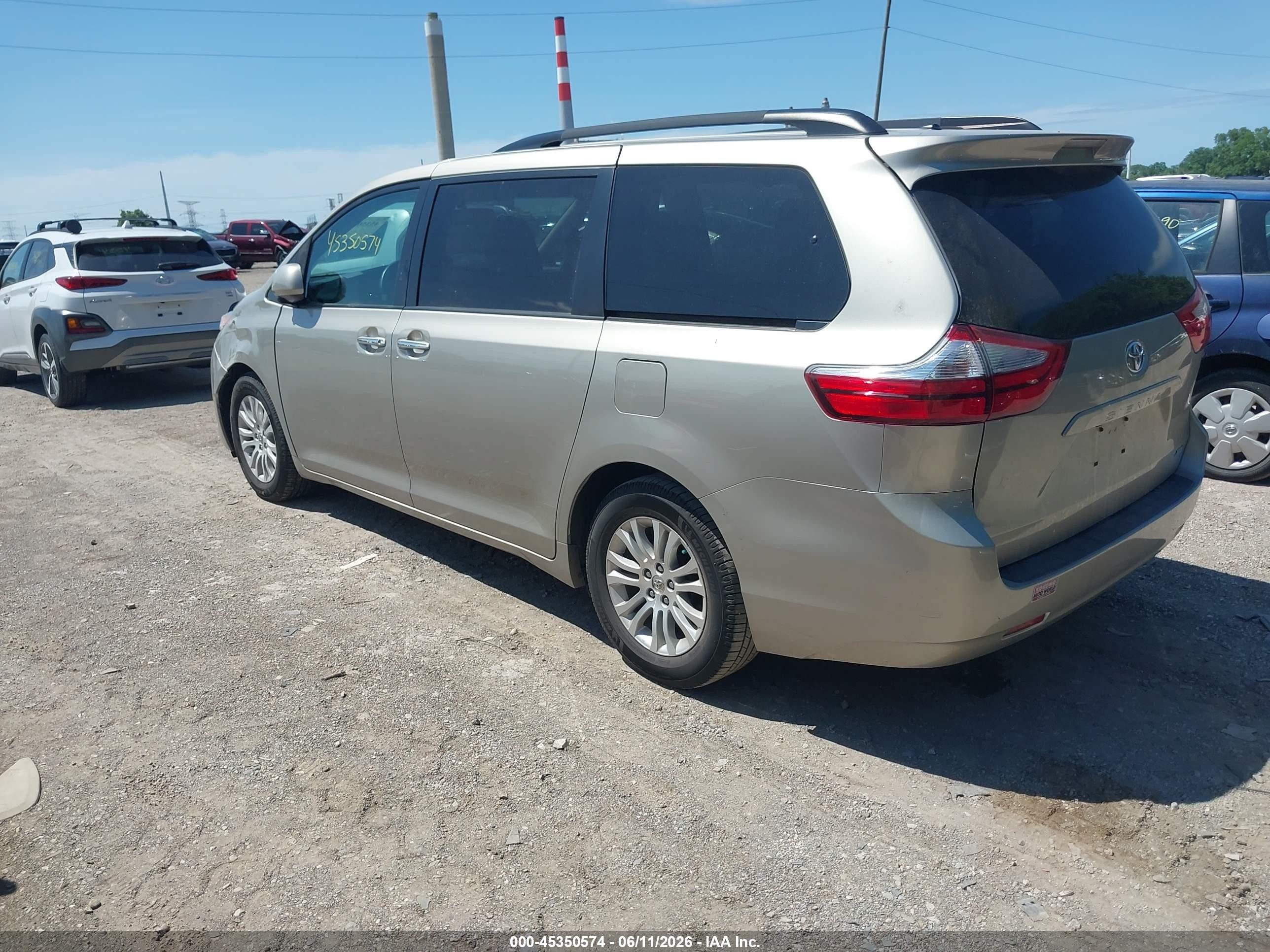 2015 Toyota Sienna Xle 8 Passenger Silver vin: 5TDYK3DC6FS527808
