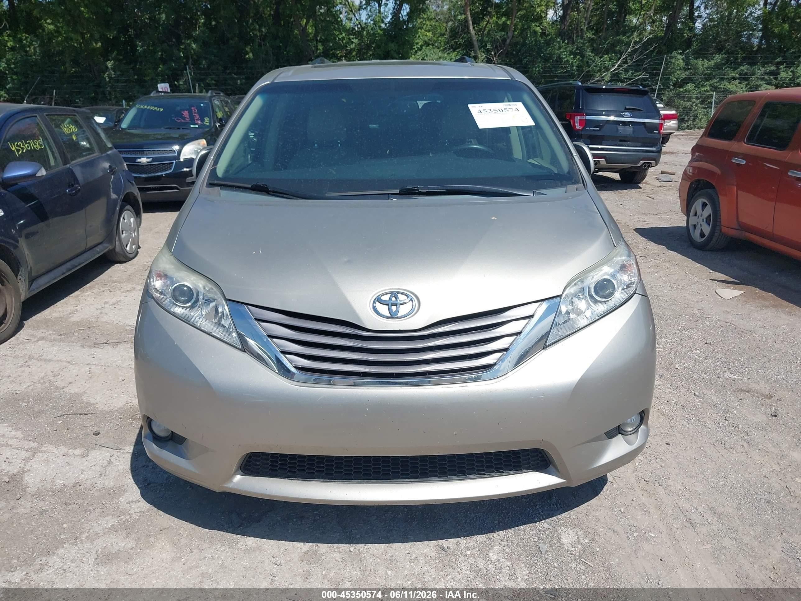 2015 Toyota Sienna Xle 8 Passenger Silver vin: 5TDYK3DC6FS527808
