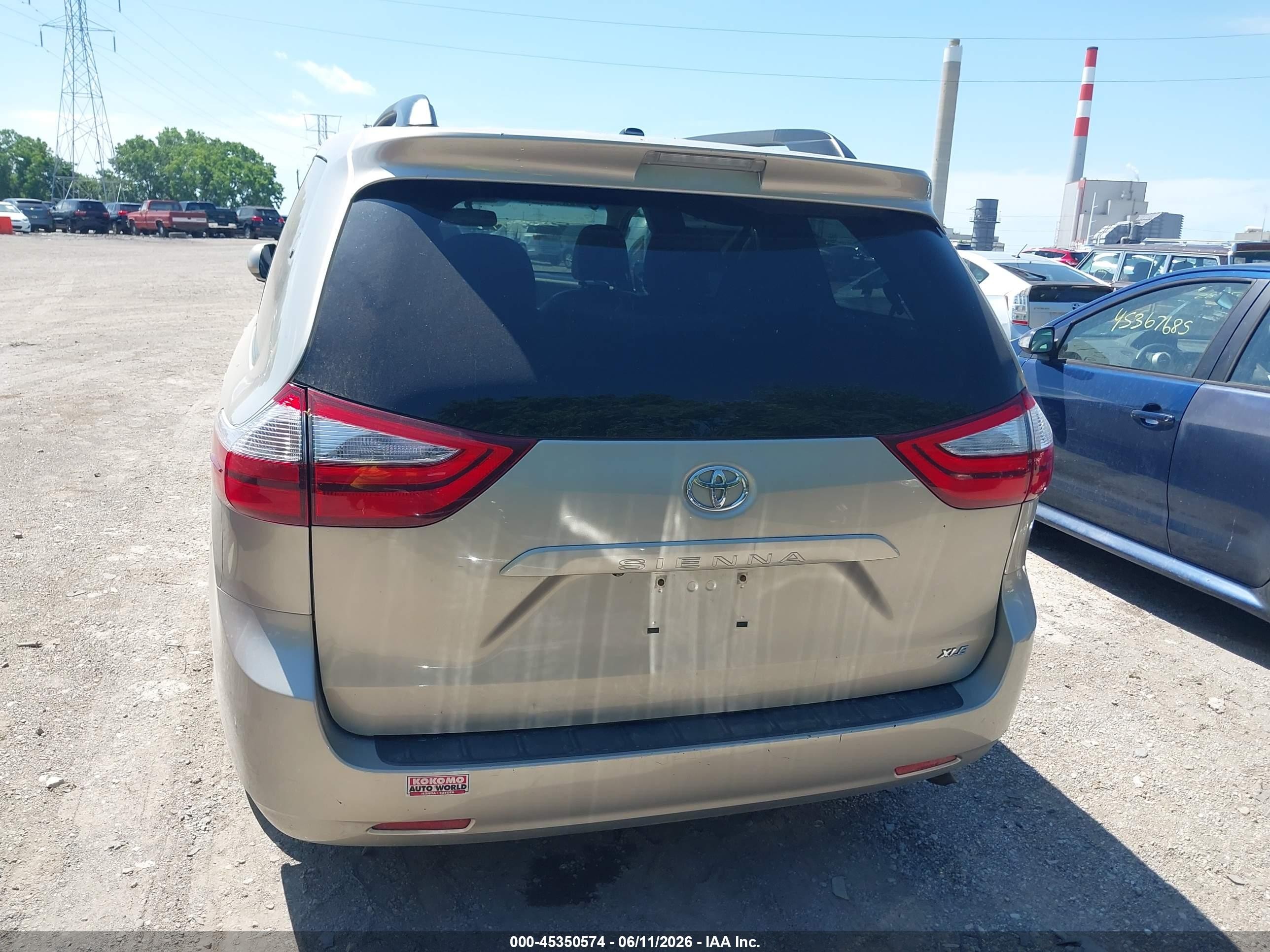 2015 Toyota Sienna Xle 8 Passenger Silver vin: 5TDYK3DC6FS527808