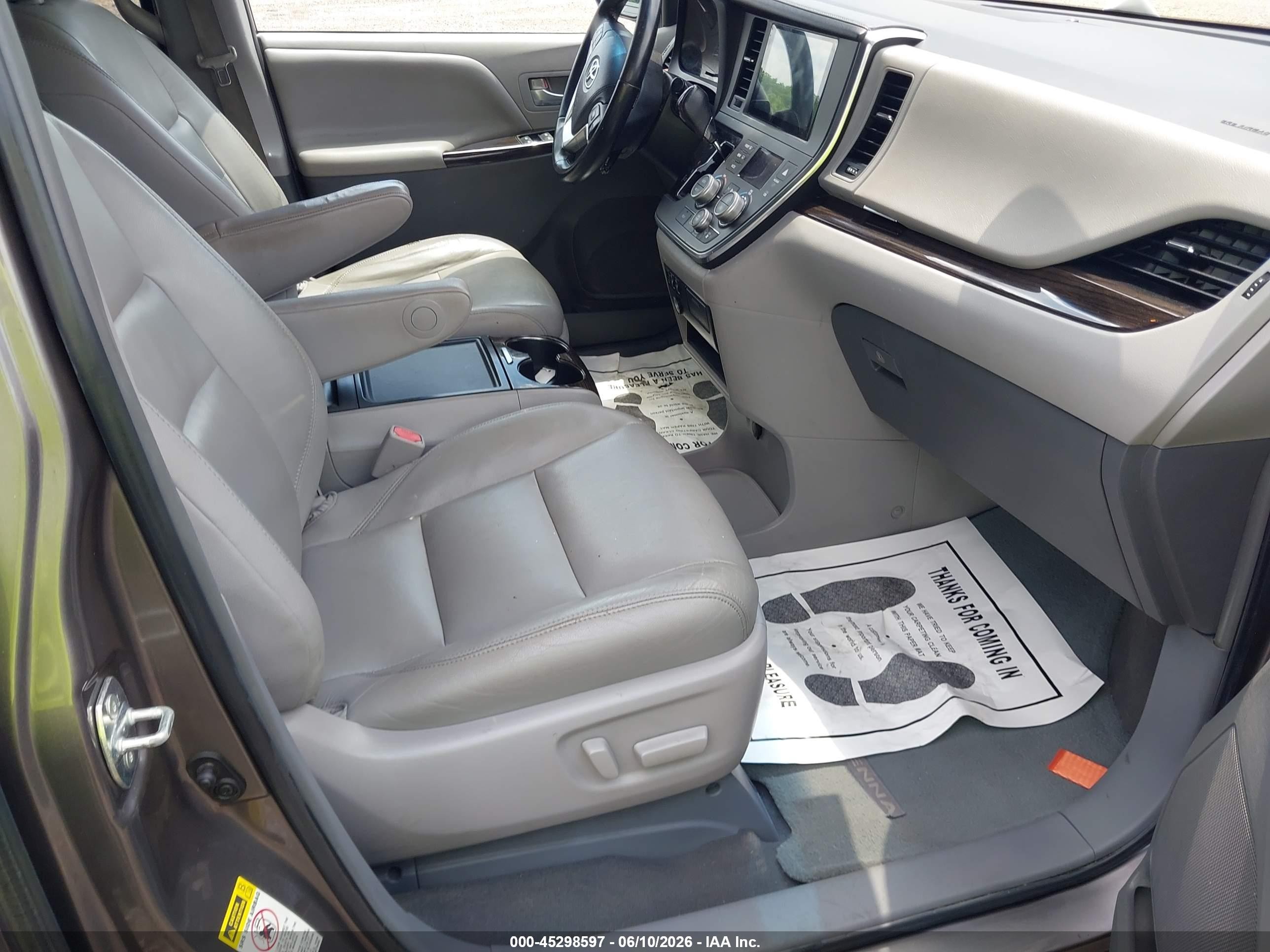 2015 Toyota Sienna Xle 8 Passenger Silver vin: 5TDYK3DC6FS530420