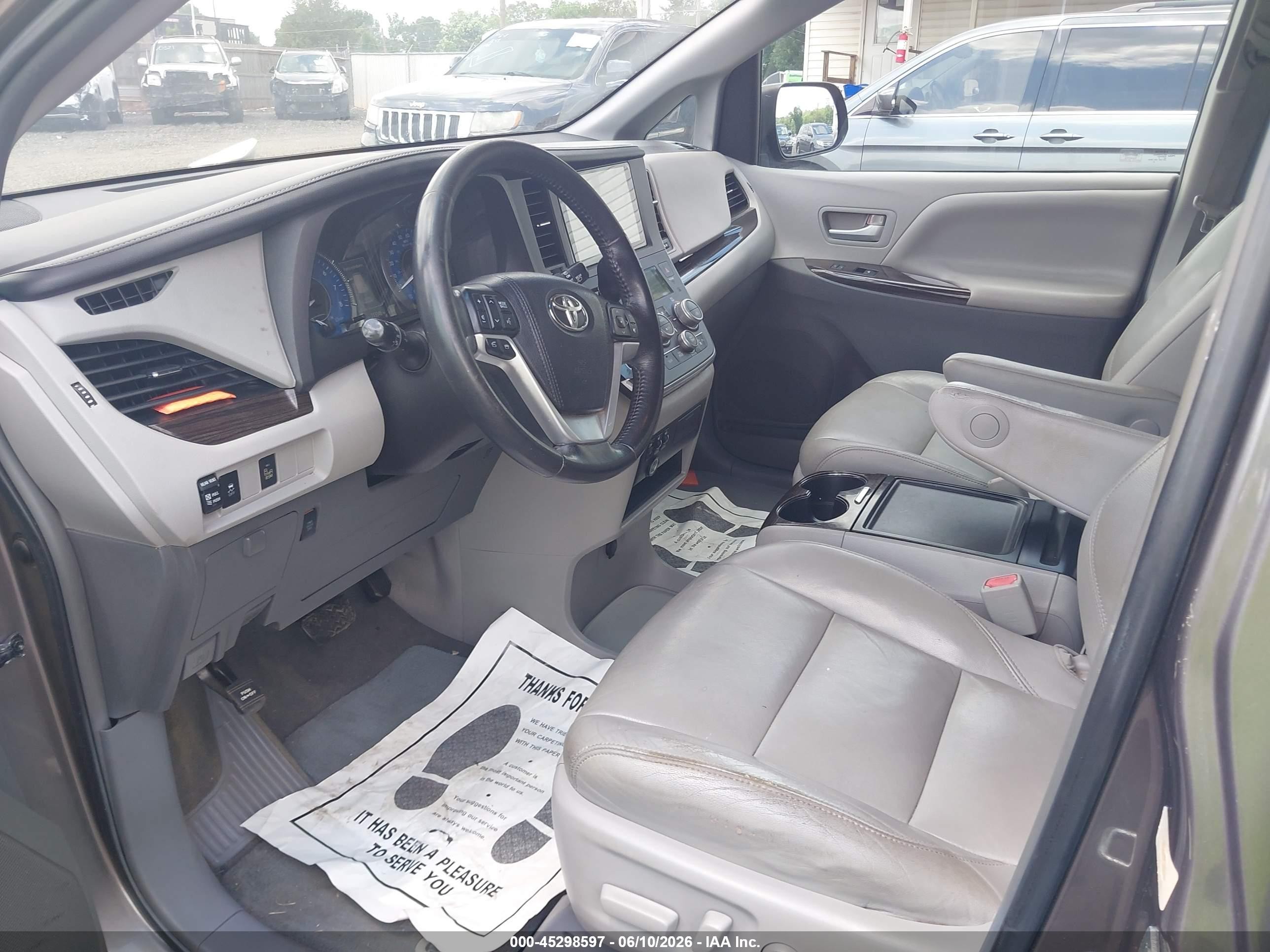 2015 Toyota Sienna Xle 8 Passenger Silver vin: 5TDYK3DC6FS530420
