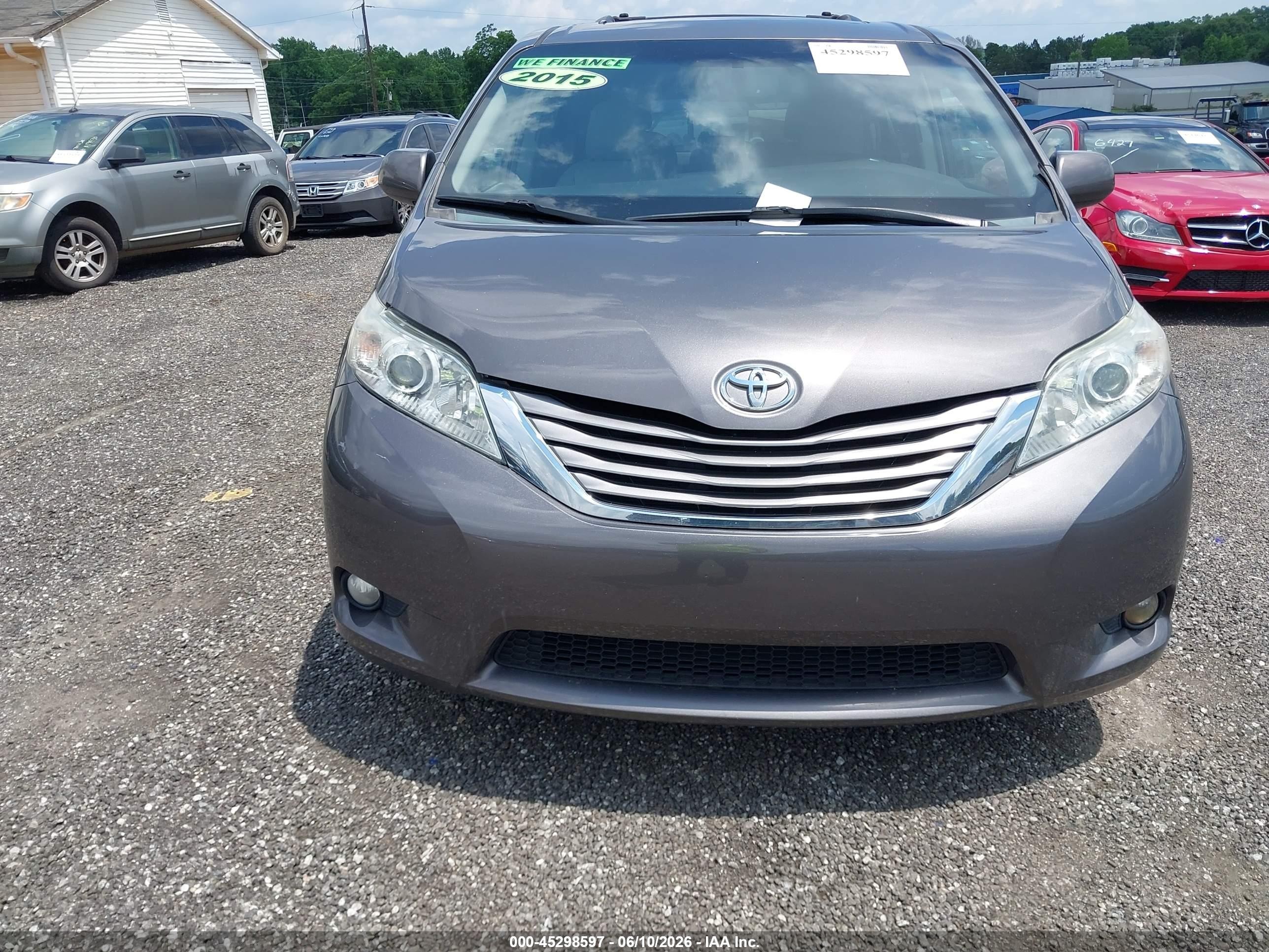 2015 Toyota Sienna Xle 8 Passenger Silver vin: 5TDYK3DC6FS530420